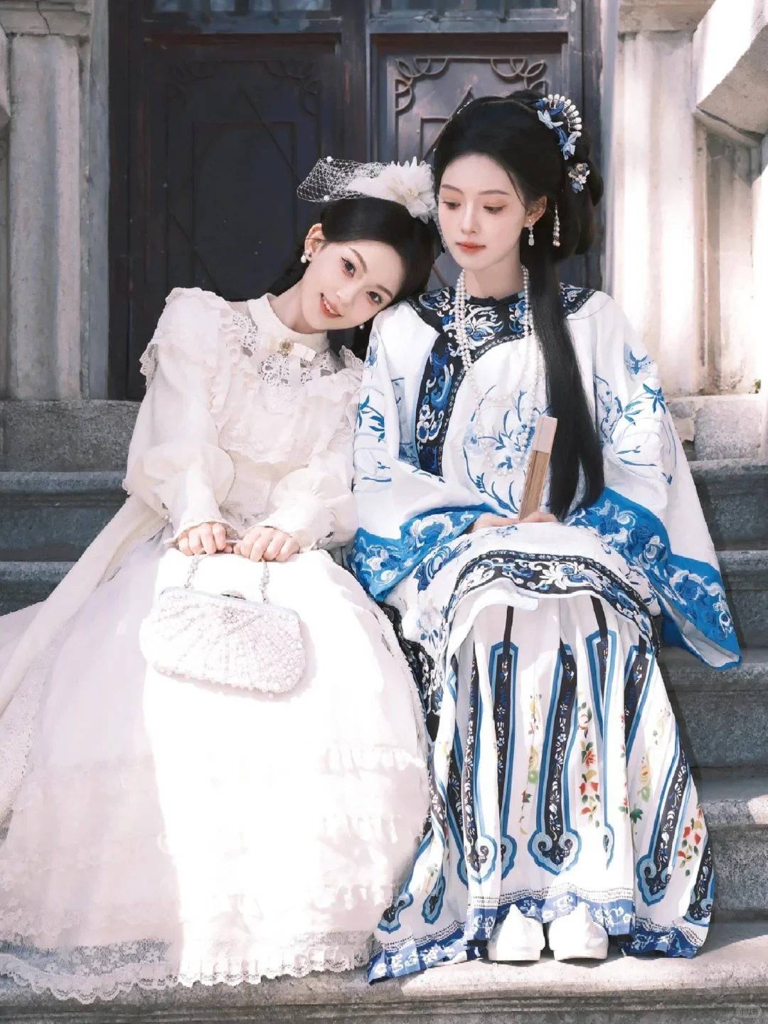 “她走在岁月之后 我坐在繁华尽头”