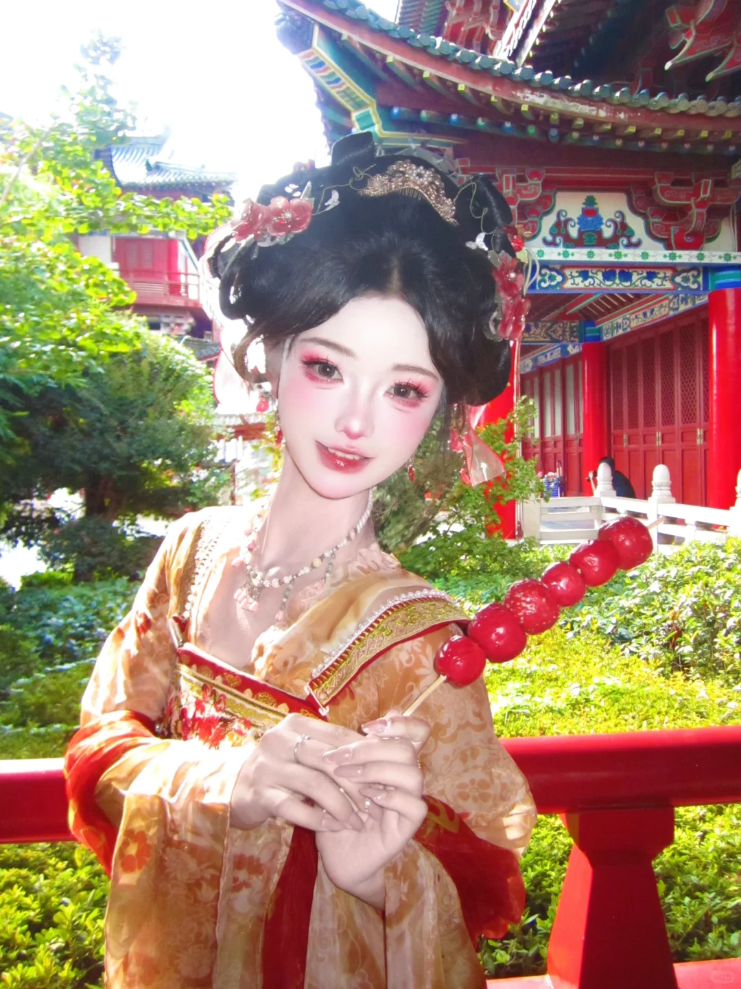 红色小唐简直现身“石榴花”