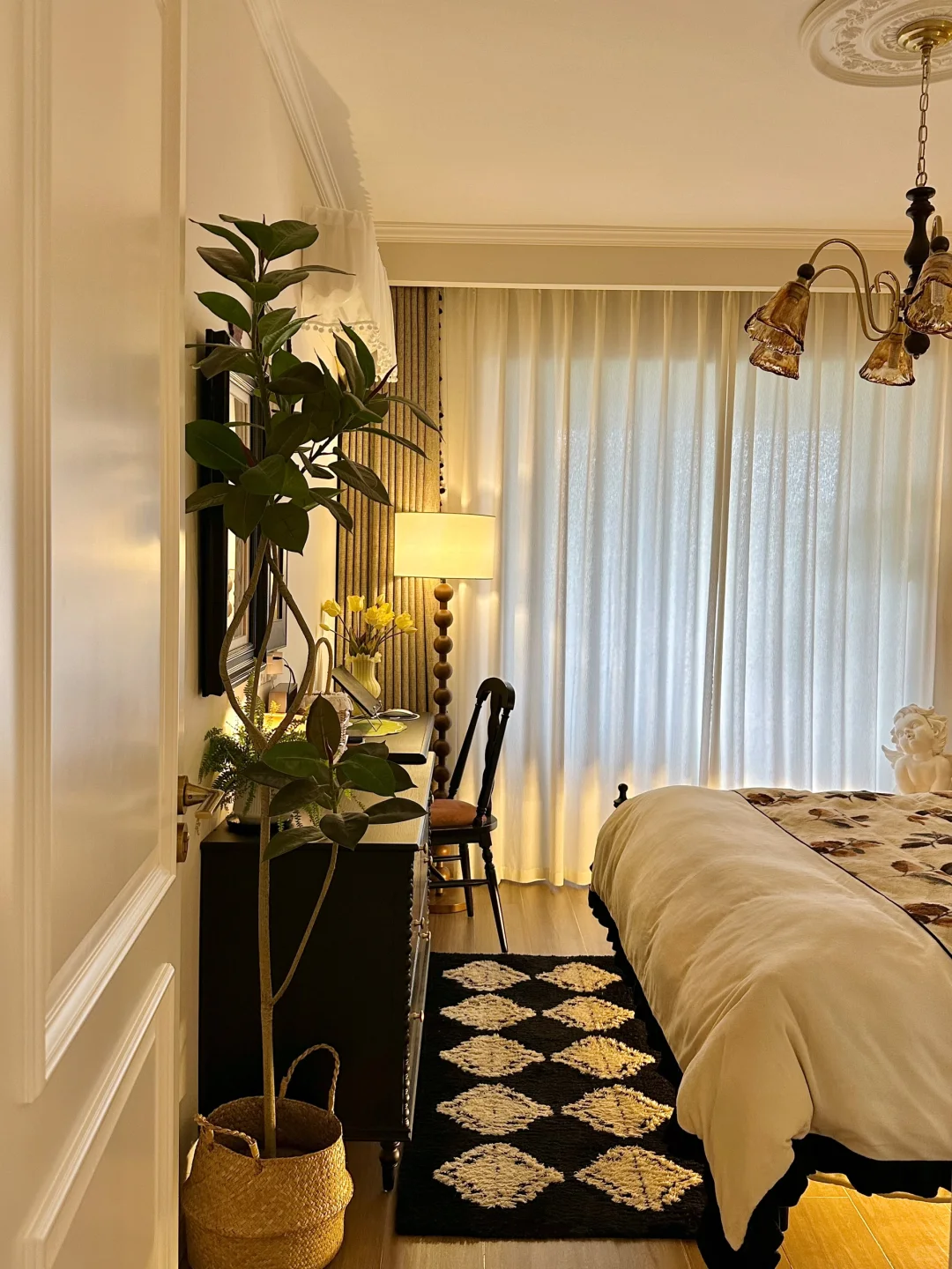 🍂秋日雨天的复古卧室，温暖感满满～