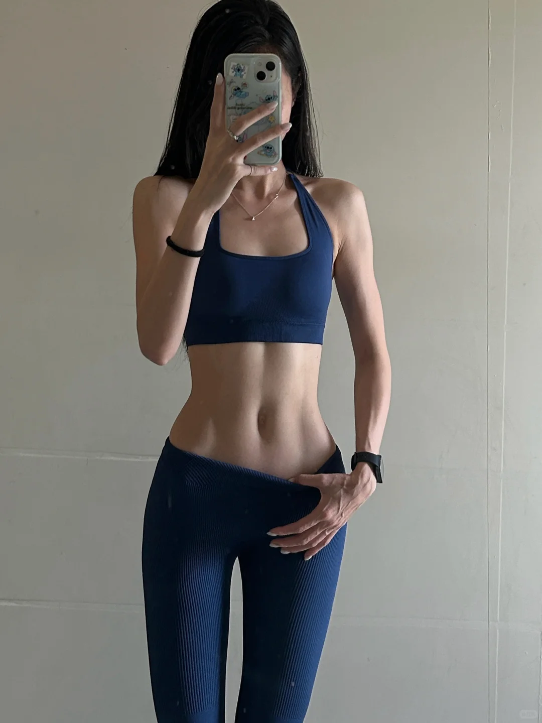 live 下的薄肌身材