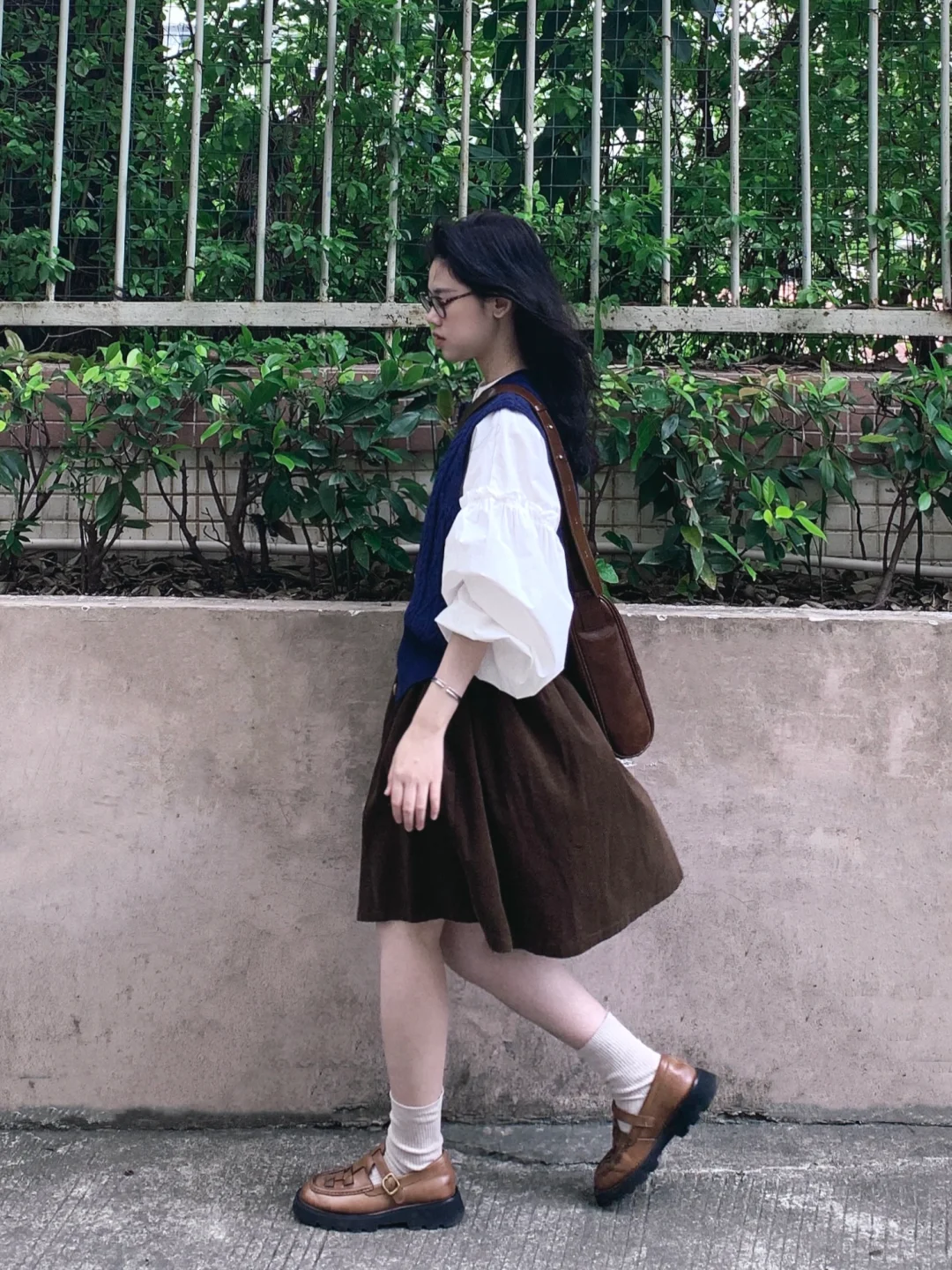 浅浅期待下秋天的复古感书呆子风