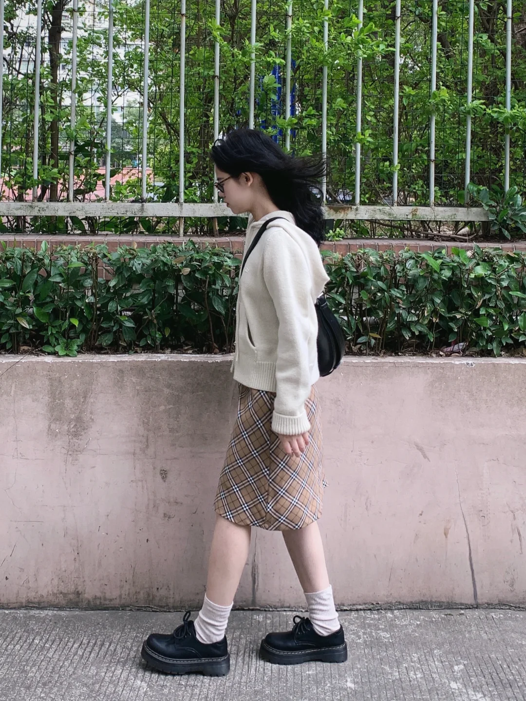 浅浅期待下秋天的复古感书呆子风