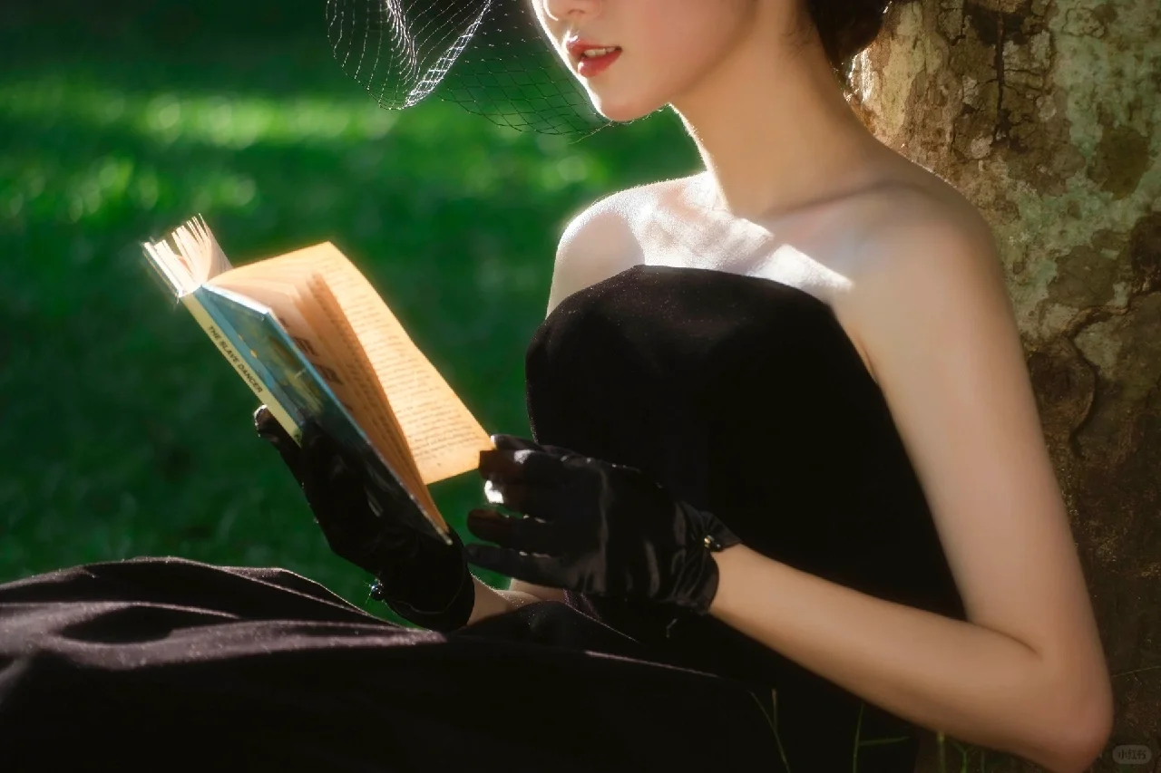 哪有少女不喜欢赫本风的？法式复古写真