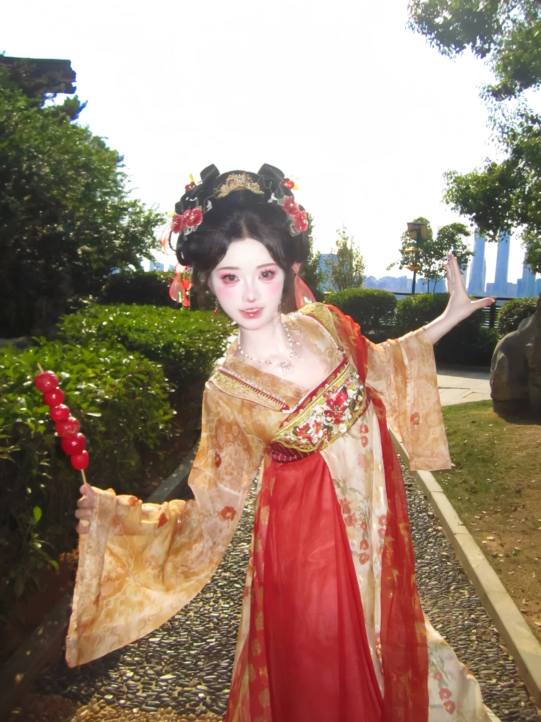 红色小唐简直现身“石榴花”