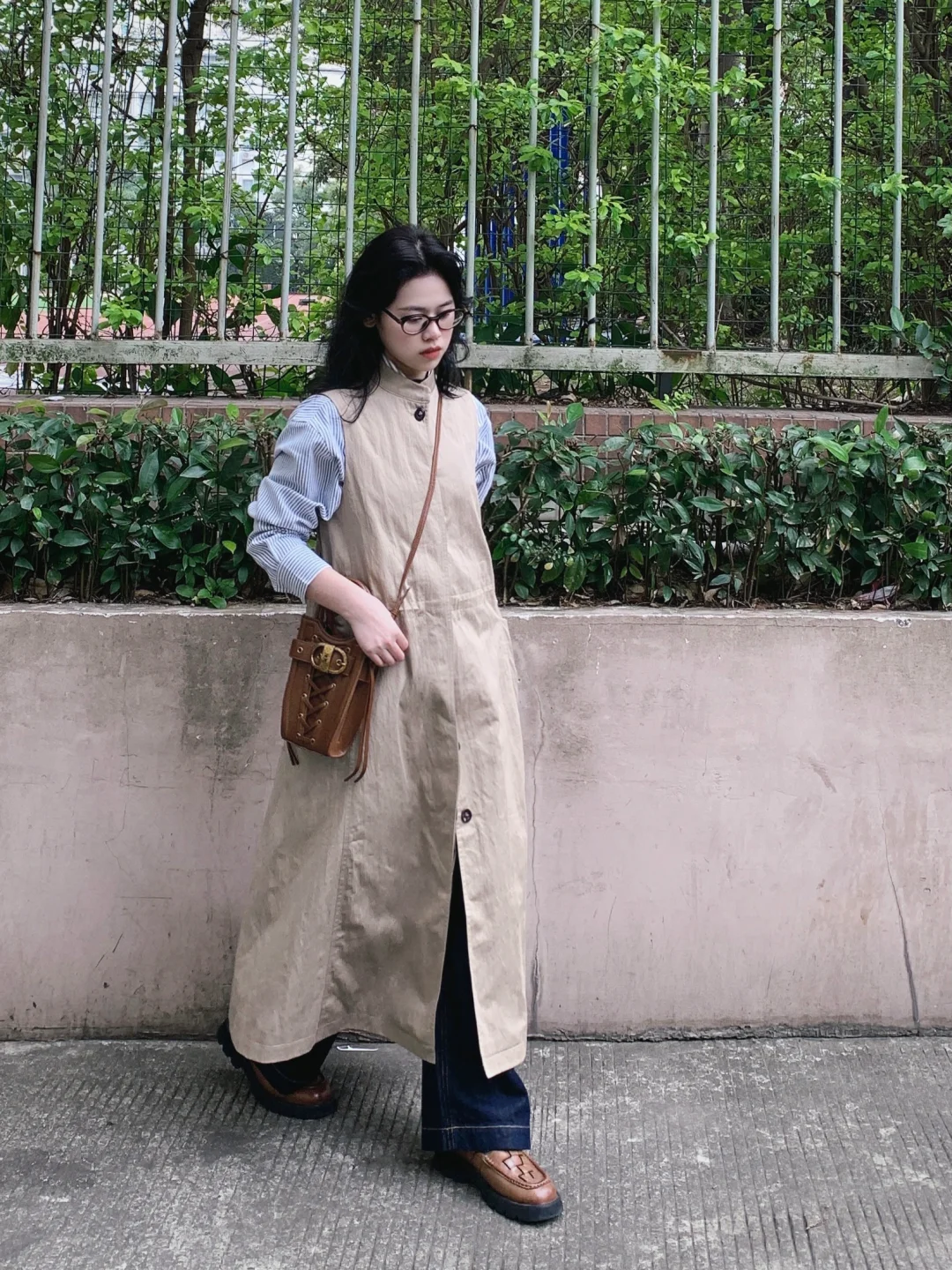 浅浅期待下秋天的复古感书呆子风