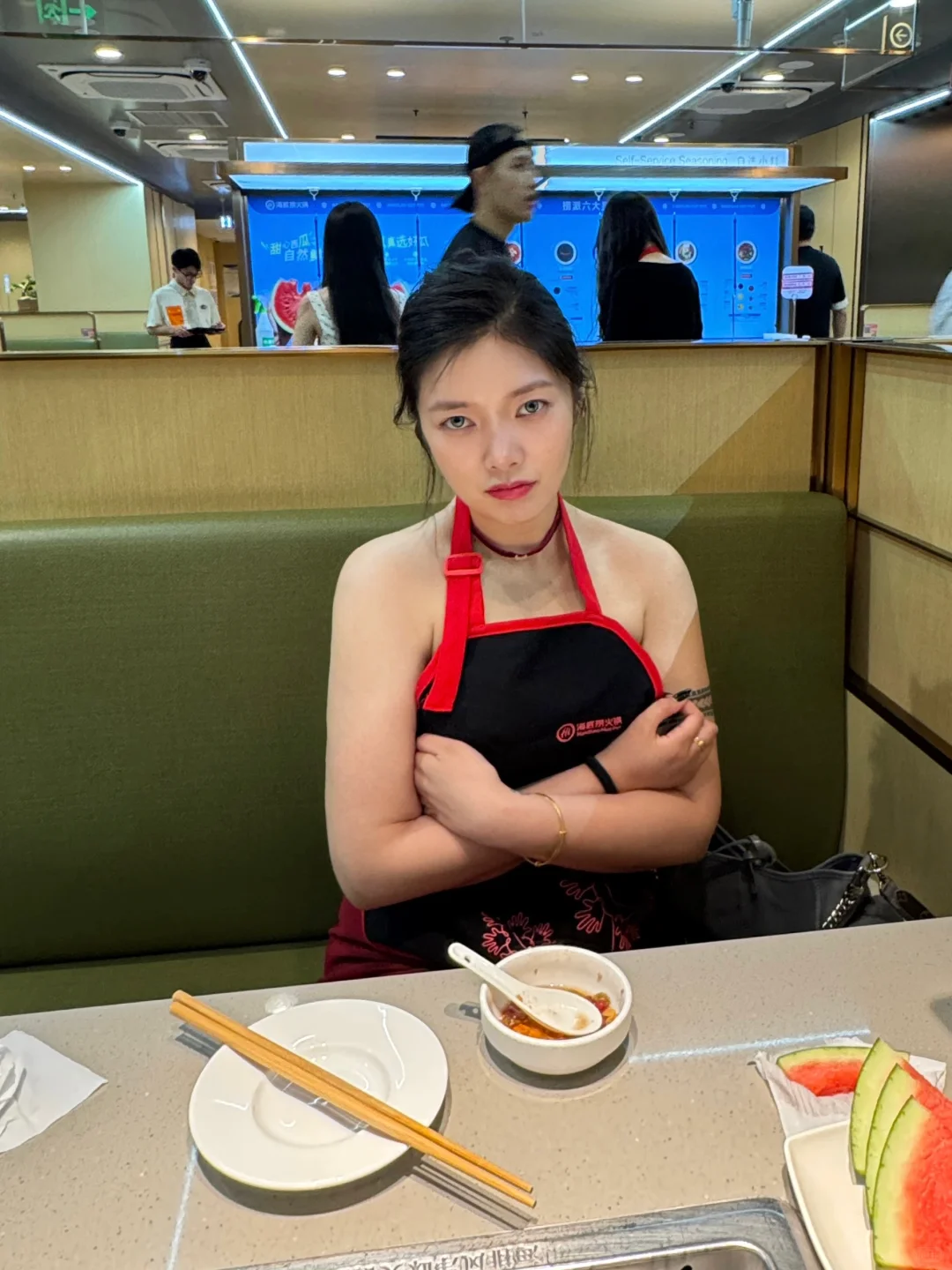 人生建议：不要穿抹胸吃海底捞