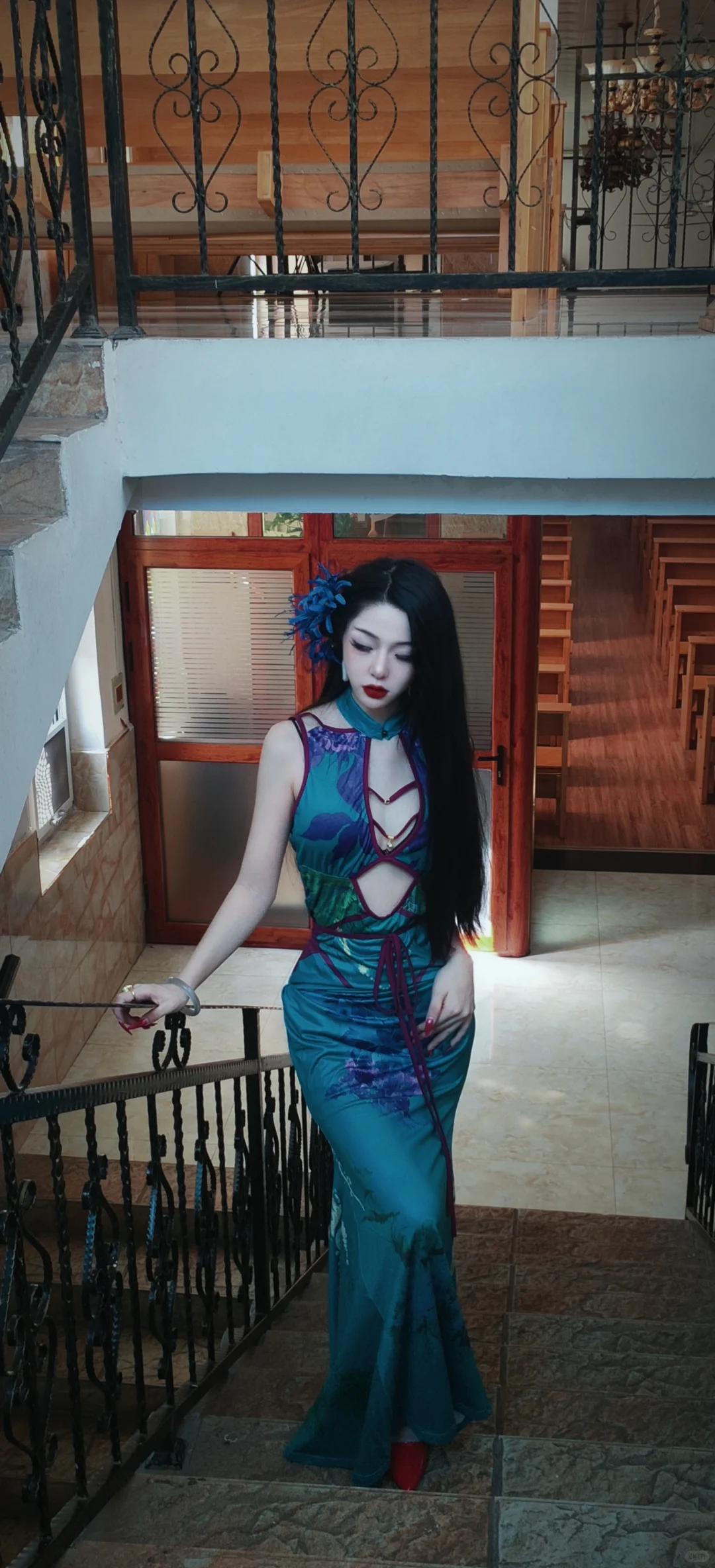 活着是个尤物也死了是具艳尸