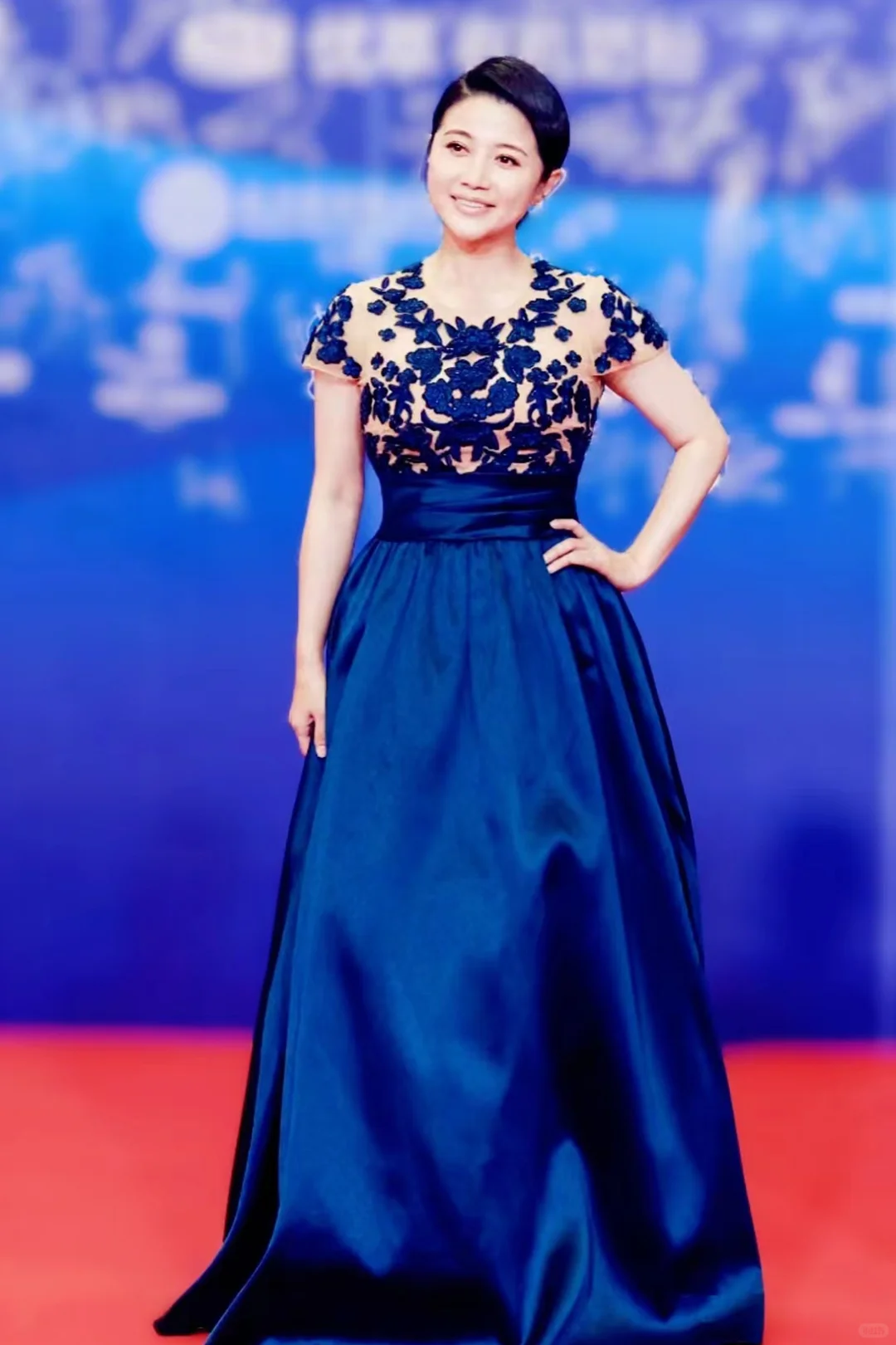 颜丙燕，丰腴气质风姿绰约