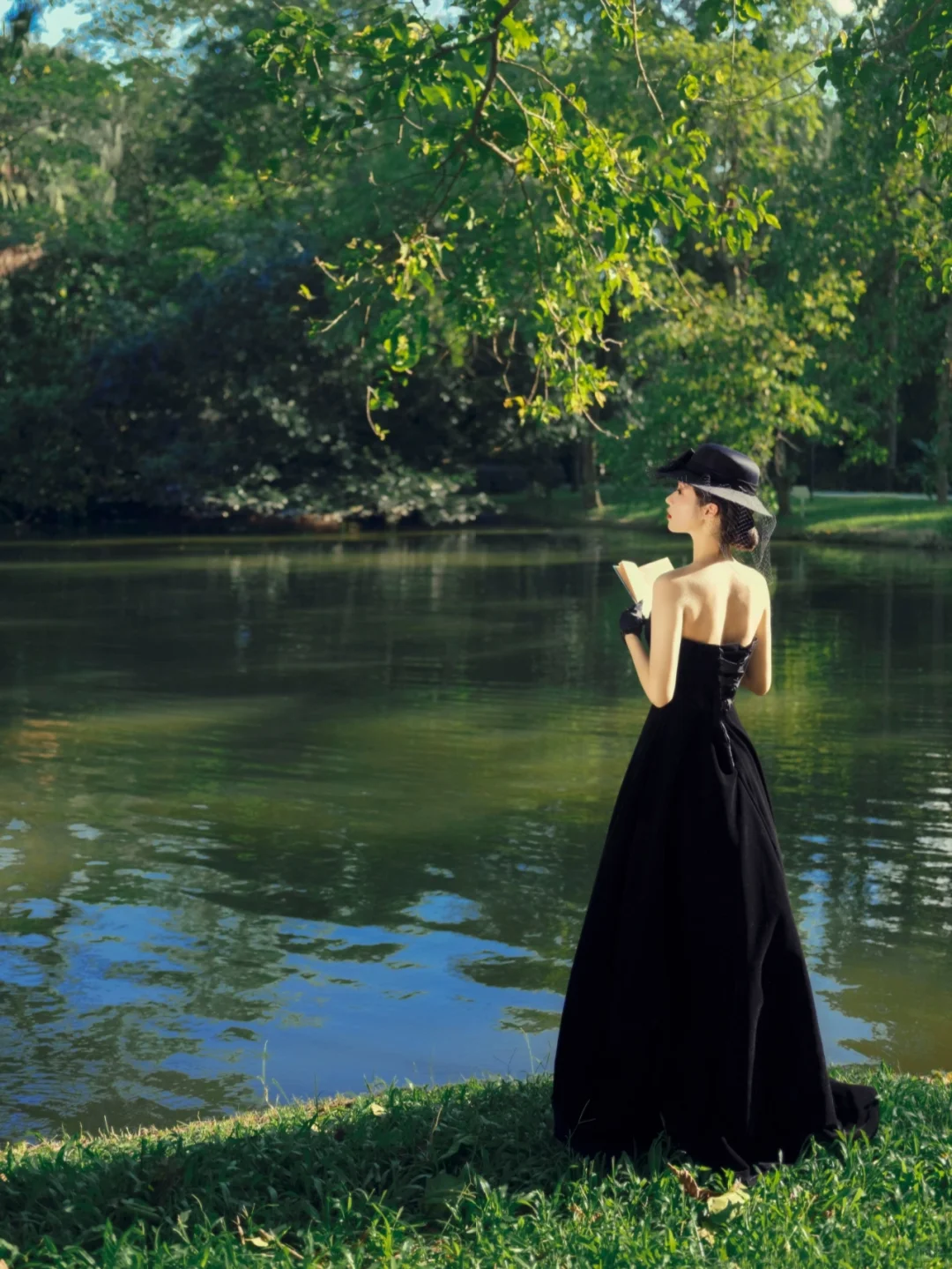 哪有少女不喜欢赫本风的？法式复古写真