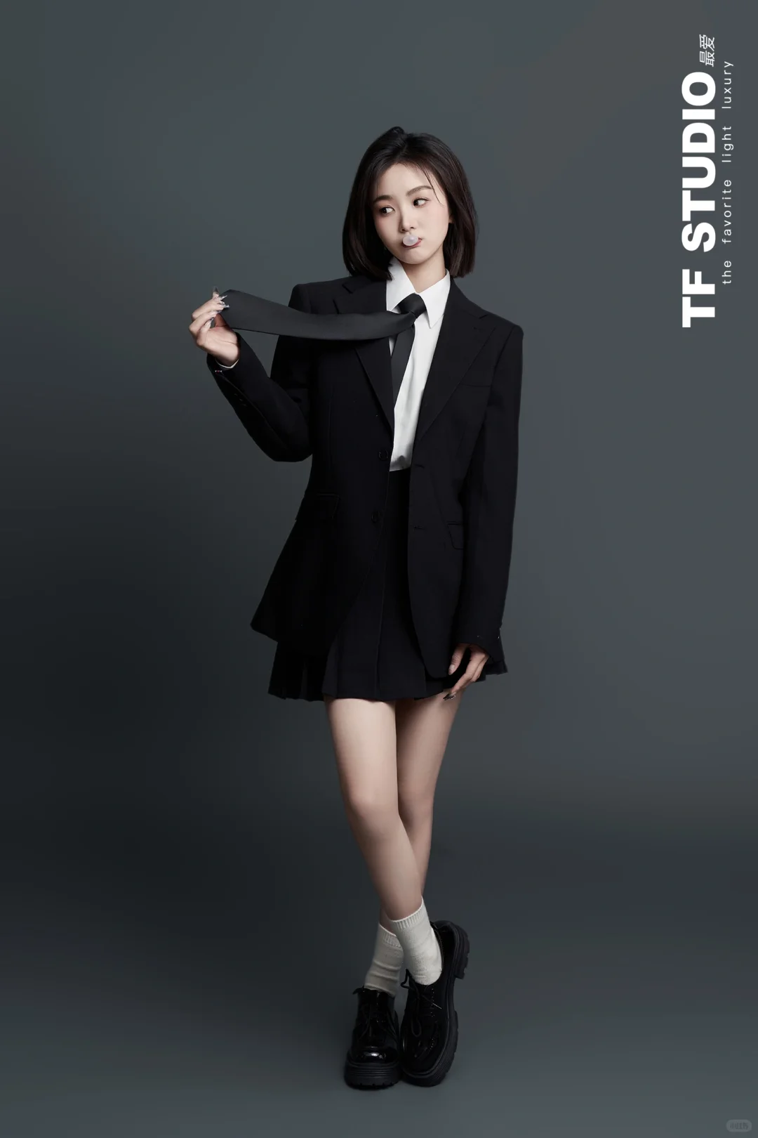 这样拍真的很韩系女高！甜拽满分💯学院写真