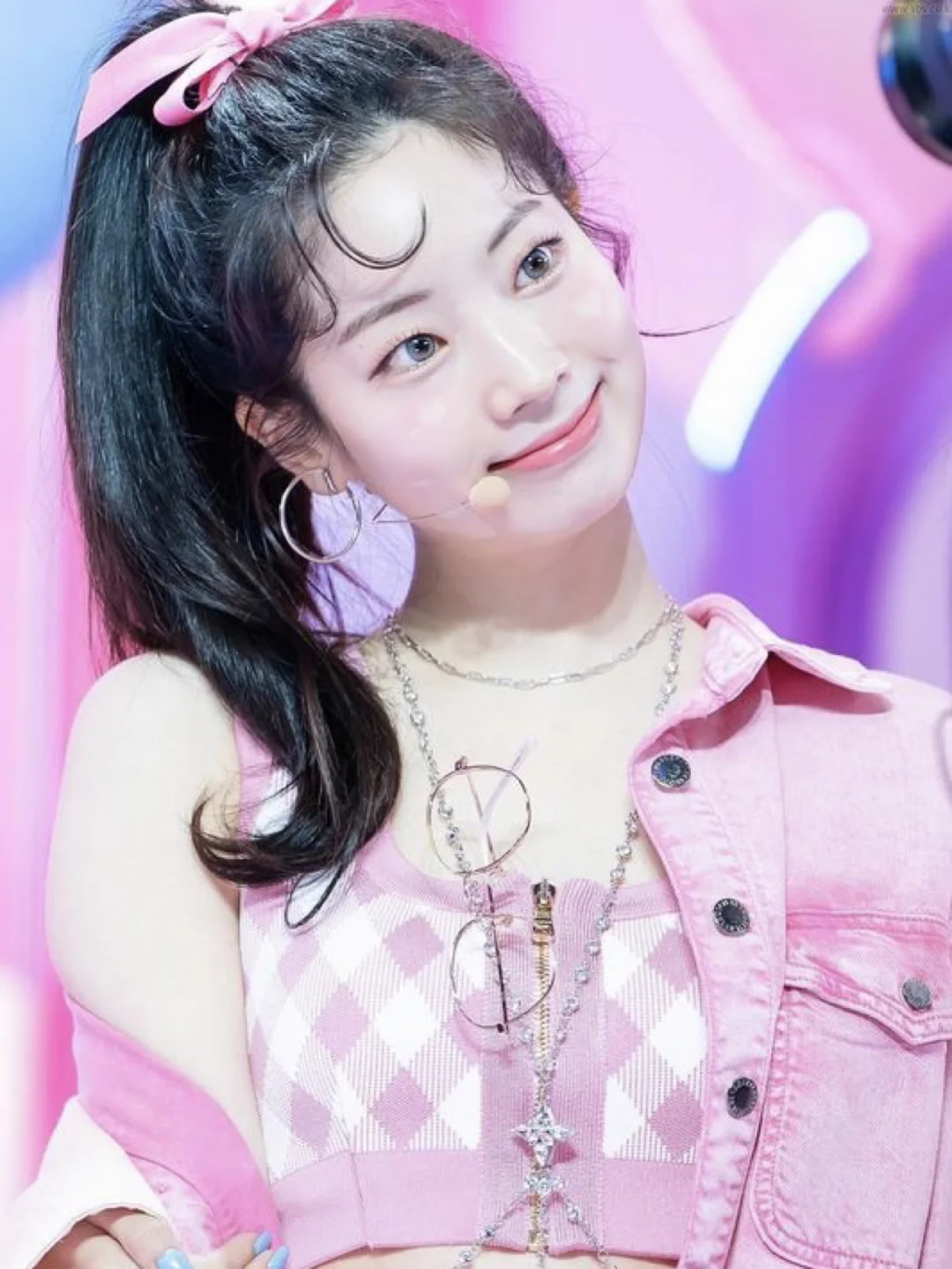 美女旁边还是美女