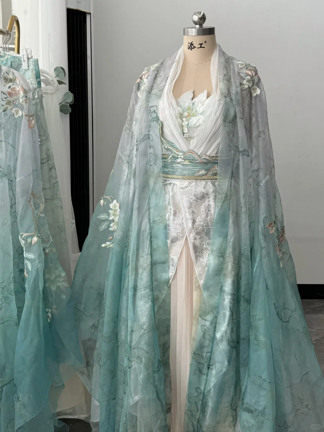 它清冷的像宋词