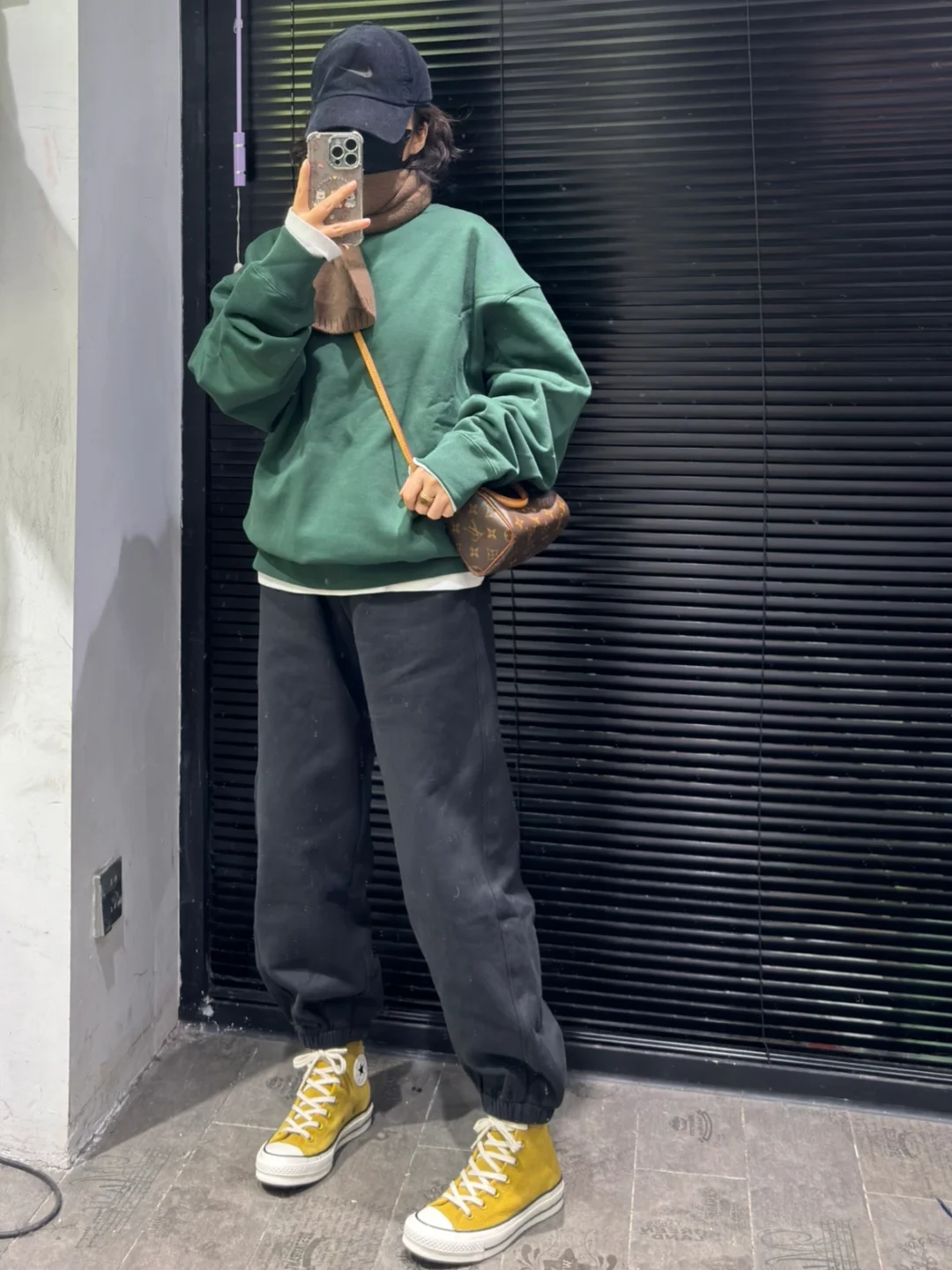 小个子女生穿搭，nike卫衣穿搭，黑色卫裤穿搭