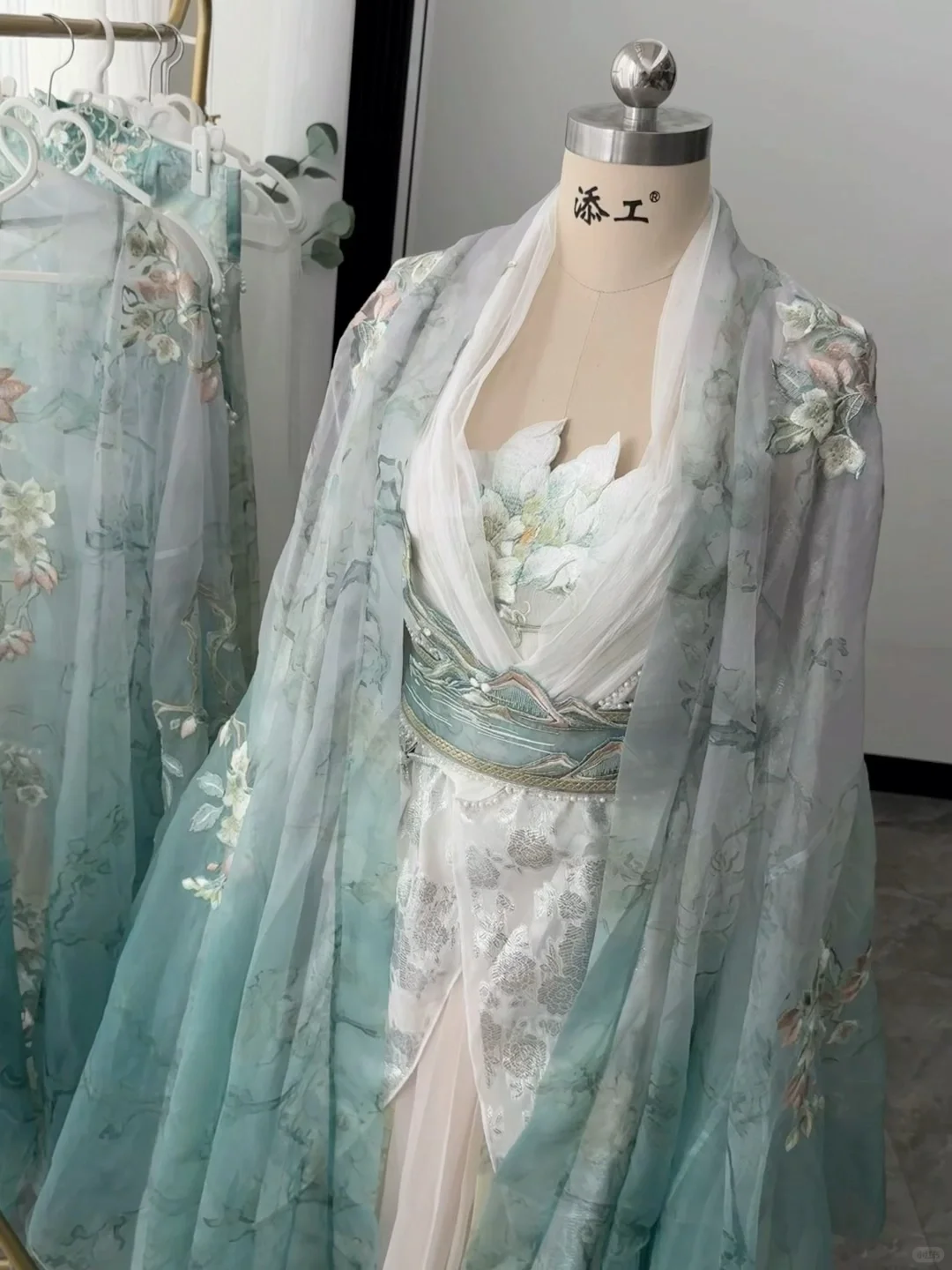 它清冷的像宋词