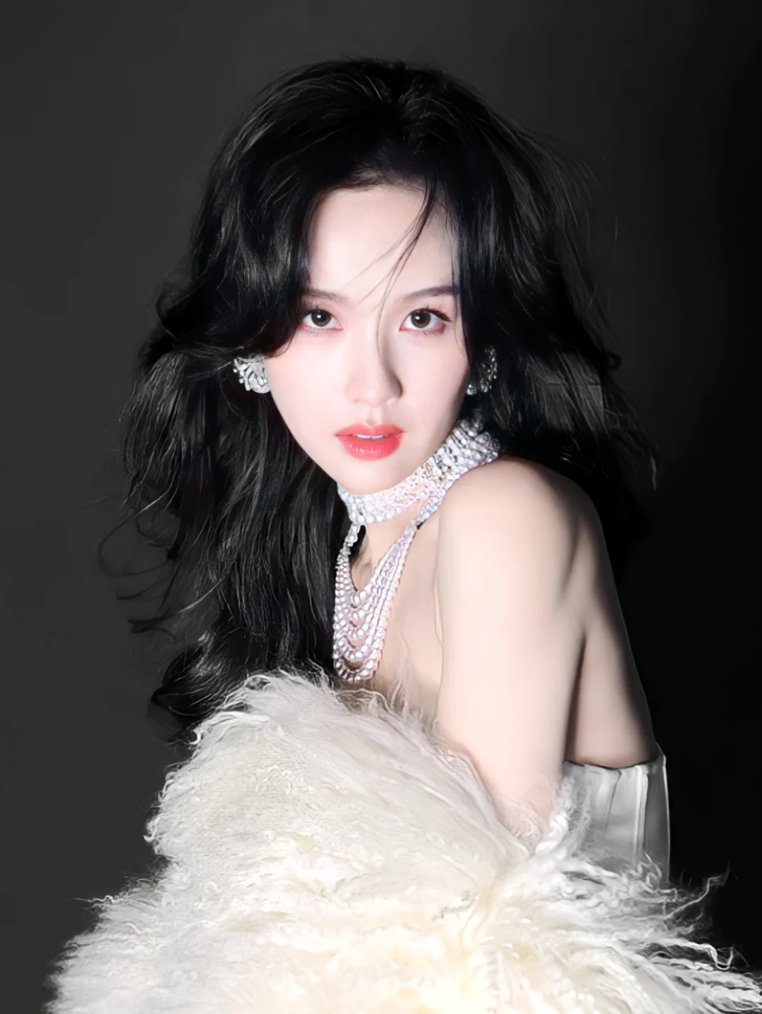 极致黑白☯︎|明似珠玉 , 暗藏锋芒