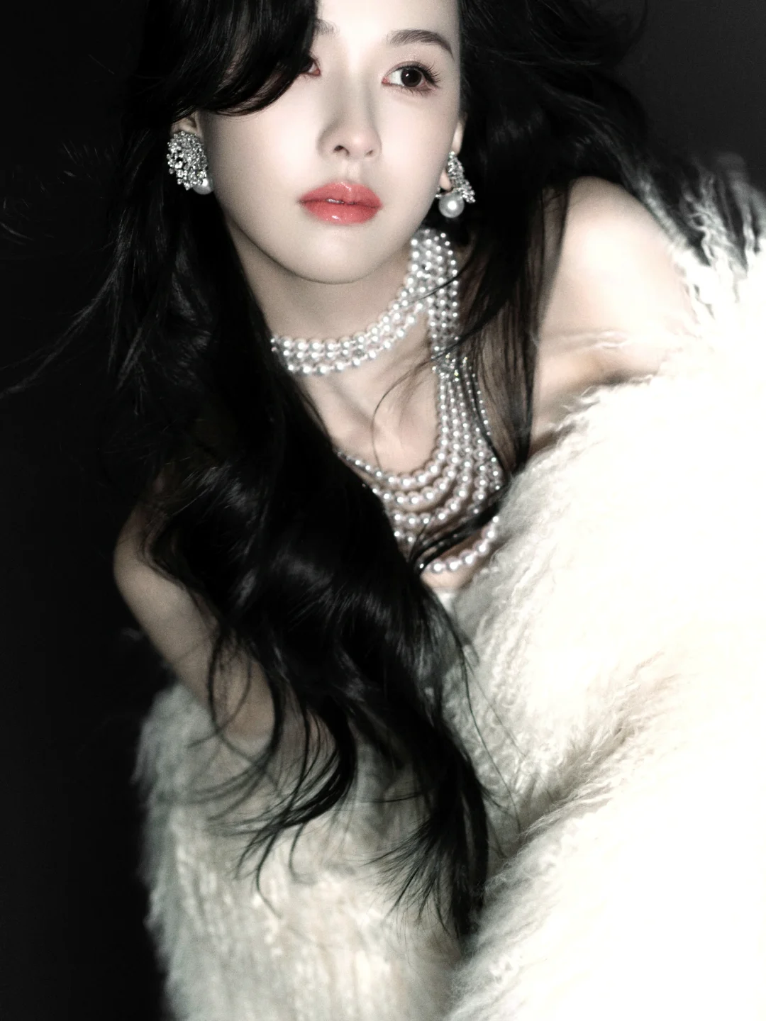 极致黑白☯︎|明似珠玉 , 暗藏锋芒