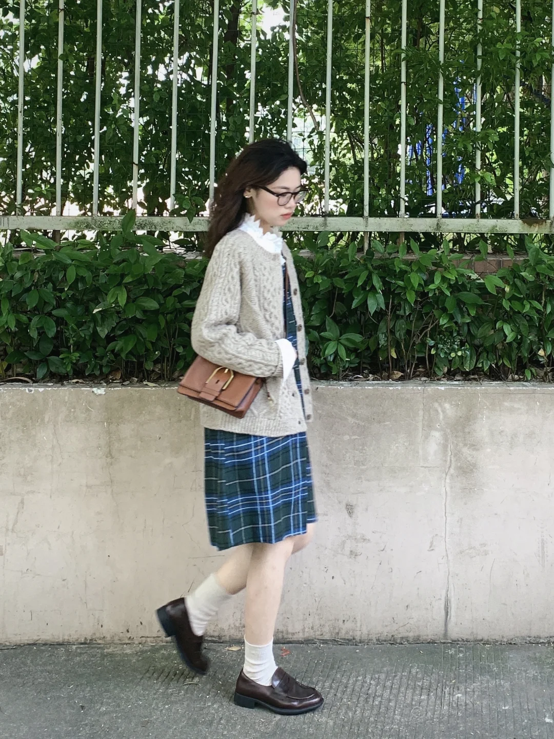 浅浅期待下秋天的复古感书呆子风