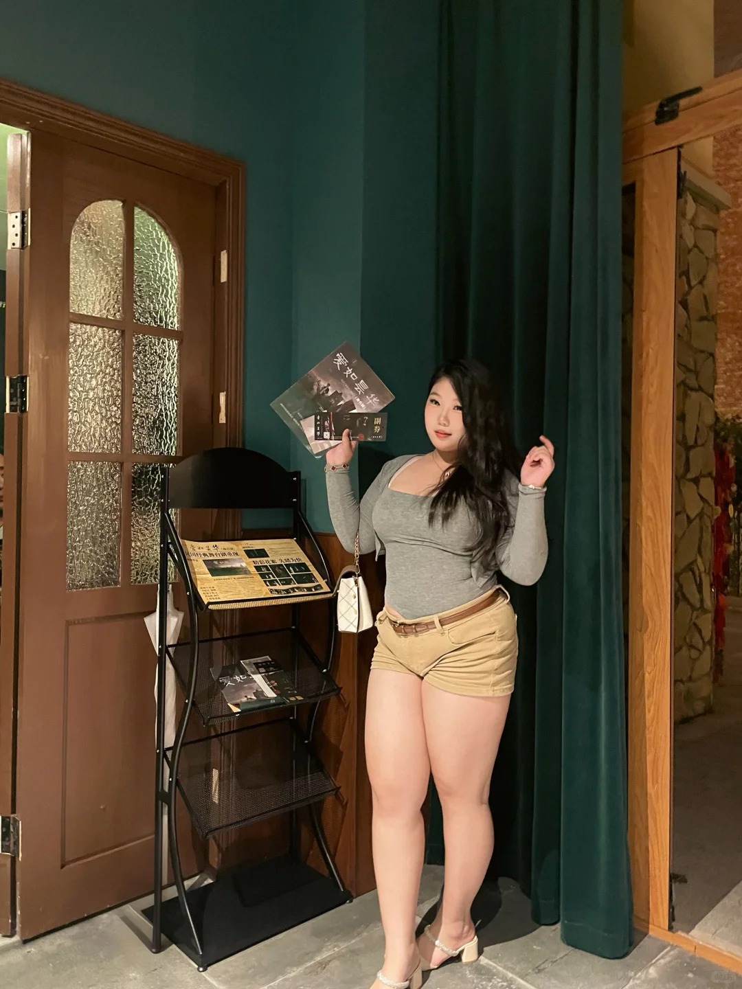 背后说我坏话的时候 记得欣赏一下我的翘臀