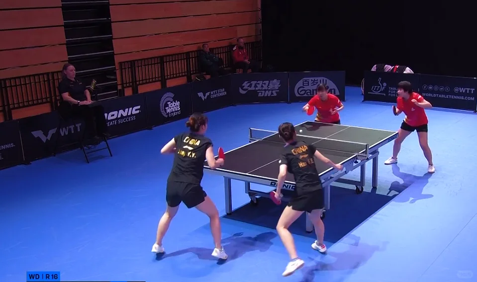 覃予萱/纵歌曼3-1韩菲儿/杨屹韵女双8强