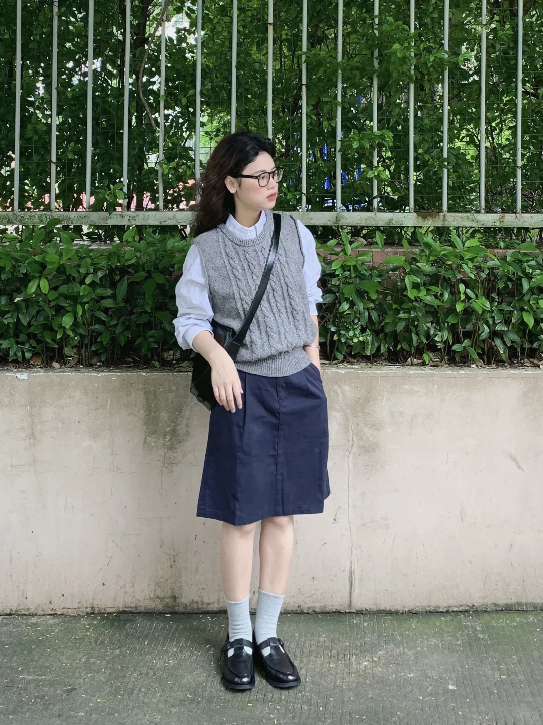 浅浅期待下秋天的复古感书呆子风