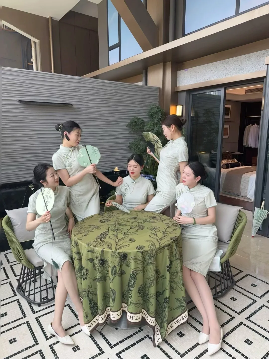 案场客服小姐姐的日常穿搭，谁是你的理想型