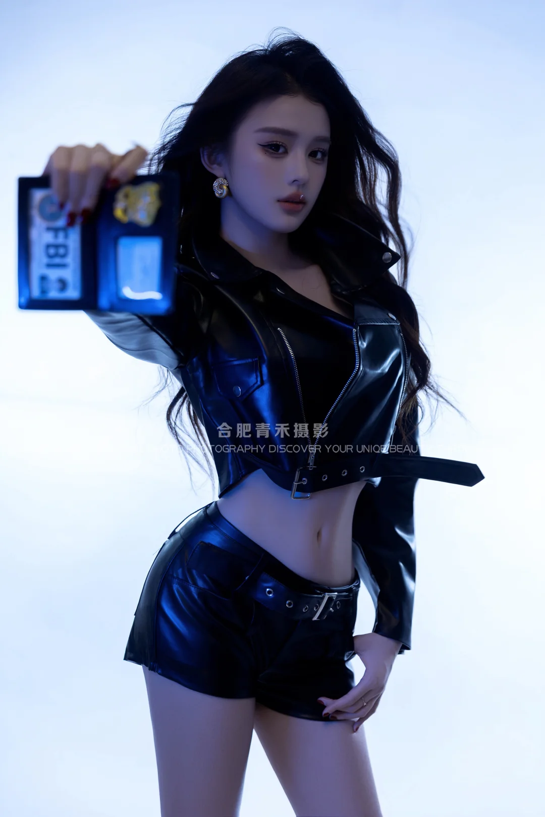 📷乖乖束手就擒吧❗️超A女警上线