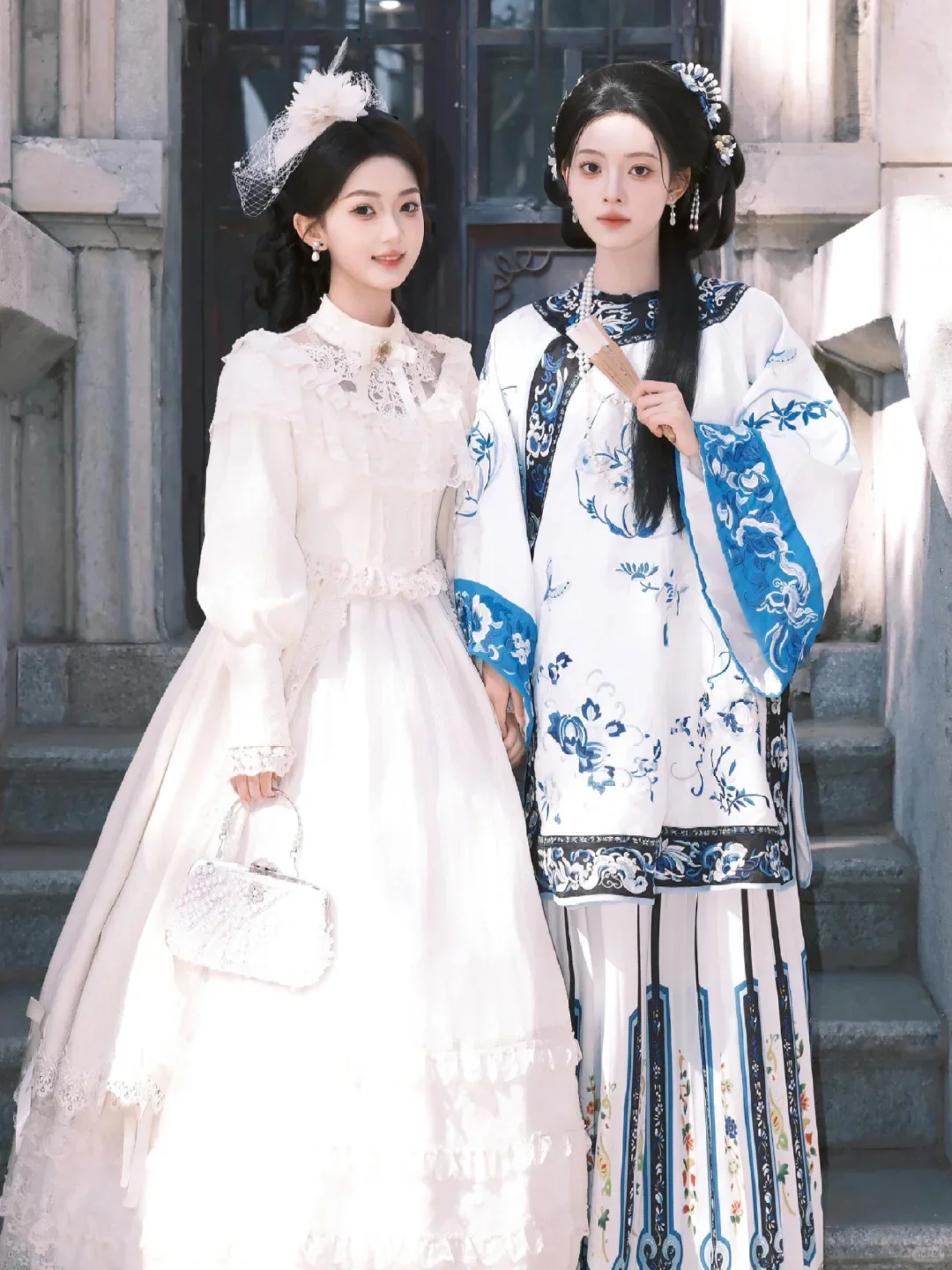 “她走在岁月之后 我坐在繁华尽头”