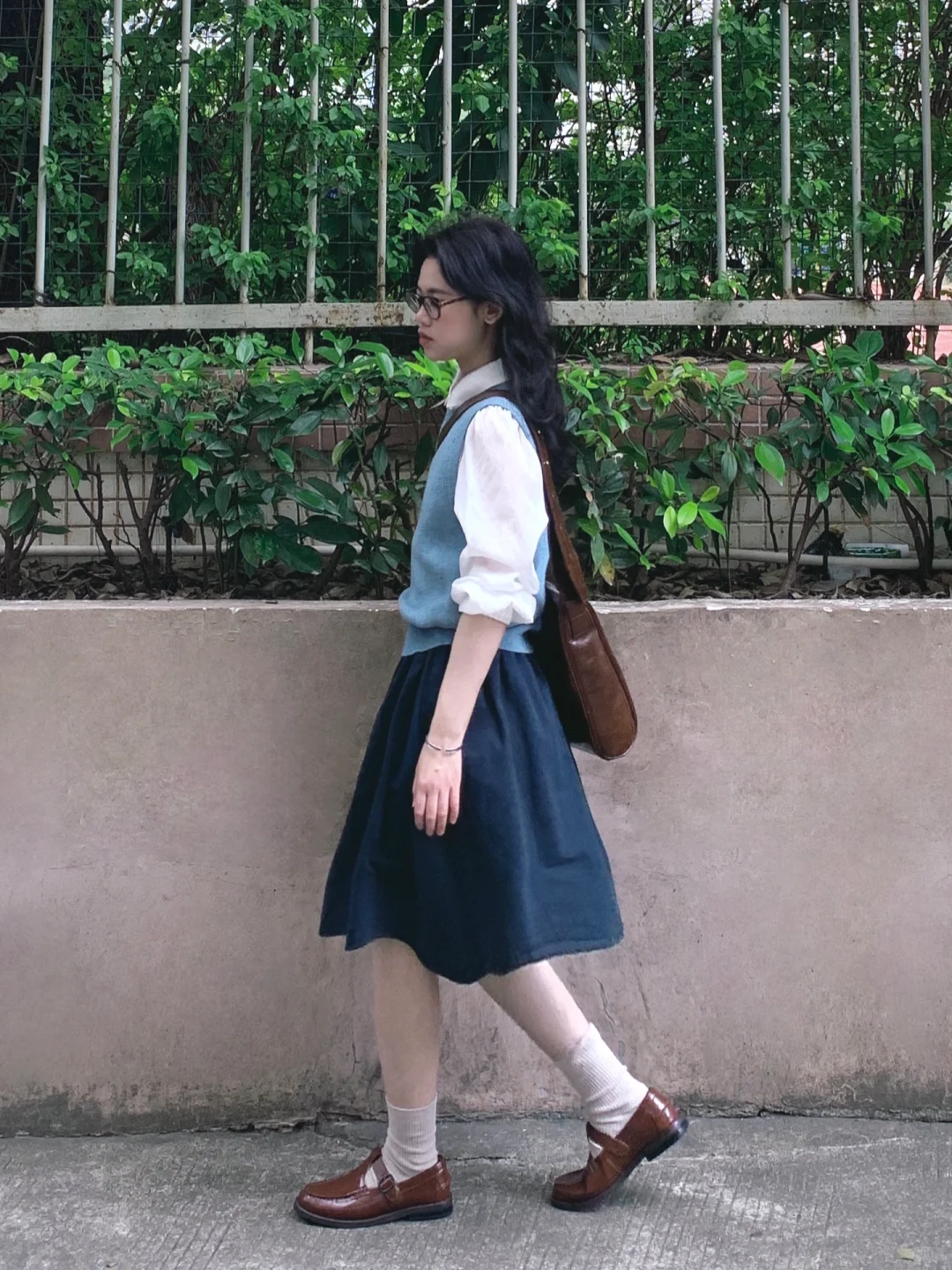 浅浅期待下秋天的复古感书呆子风