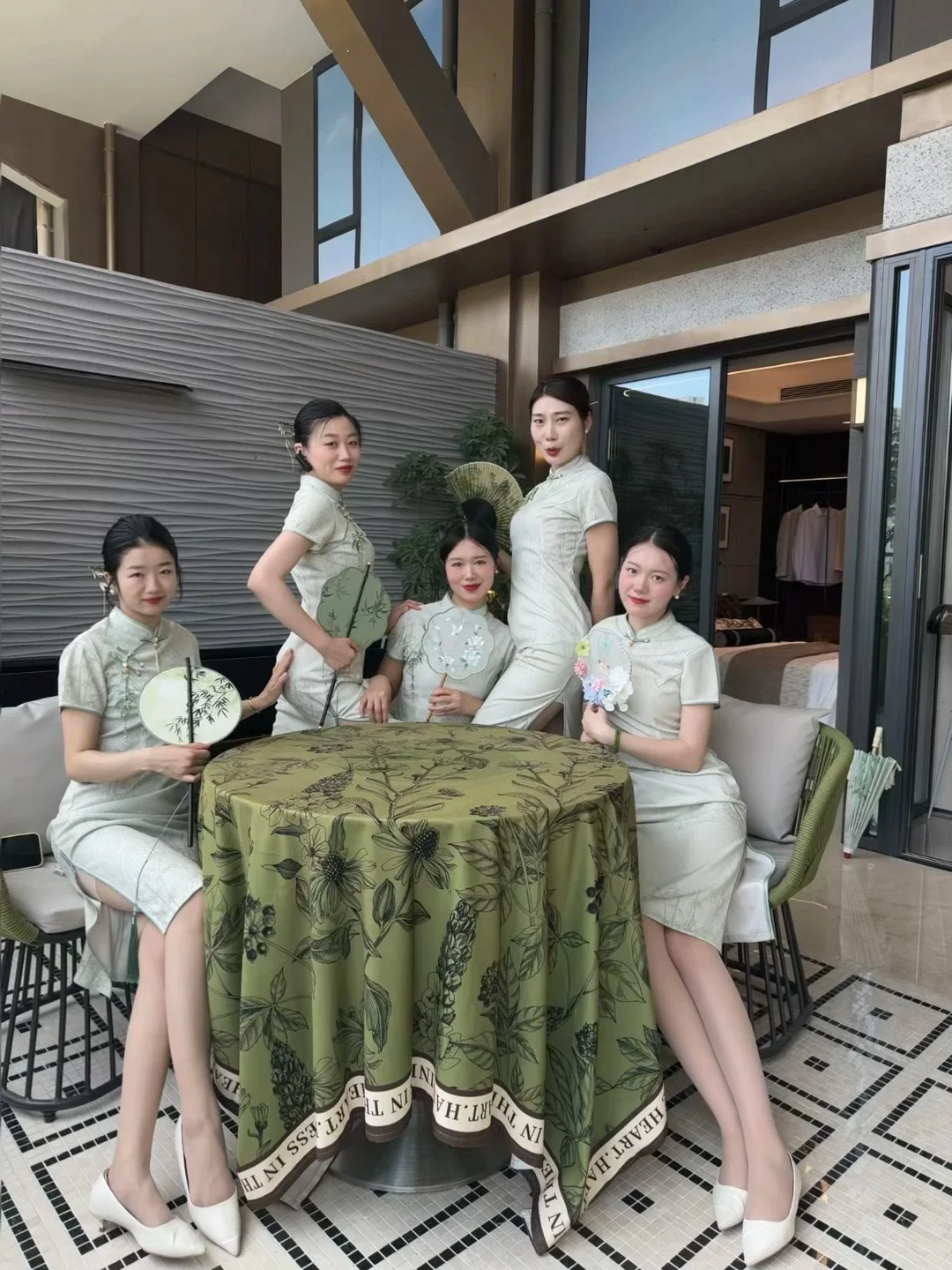 案场客服小姐姐的日常穿搭，谁是你的理想型