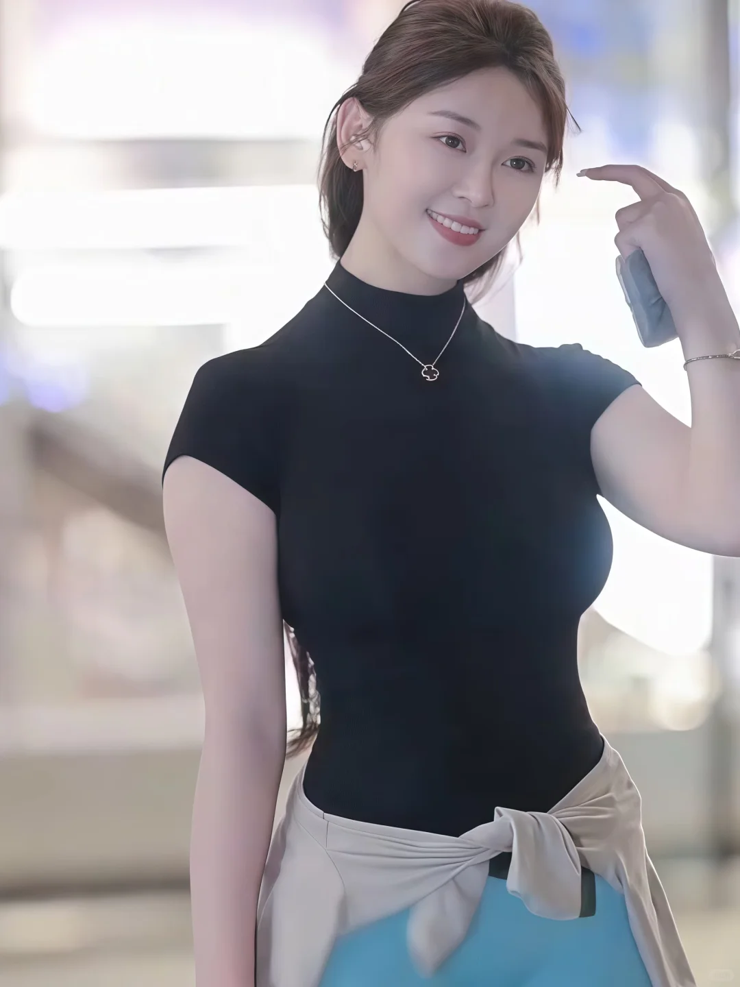 街拍美女 | 身材丰腴的御姐