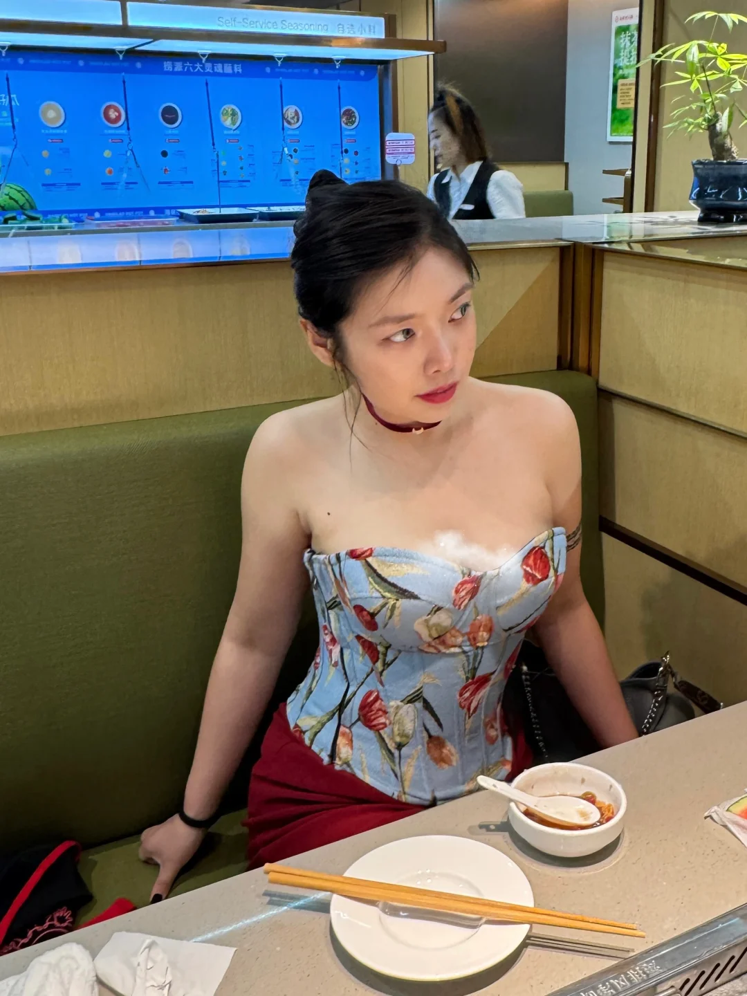 人生建议：不要穿抹胸吃海底捞