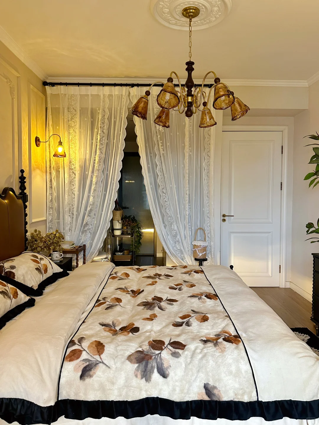 🍂秋日雨天的复古卧室，温暖感满满～