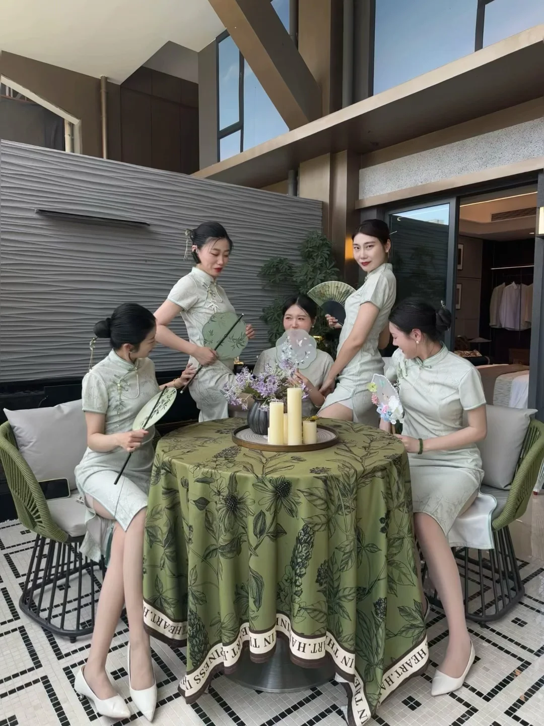 案场客服小姐姐的日常穿搭，谁是你的理想型