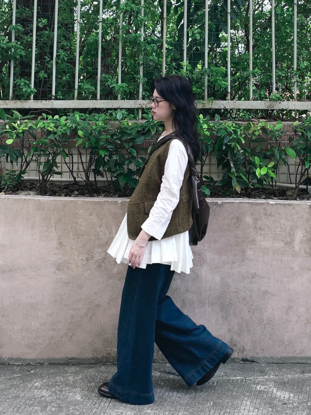 浅浅期待下秋天的复古感书呆子风