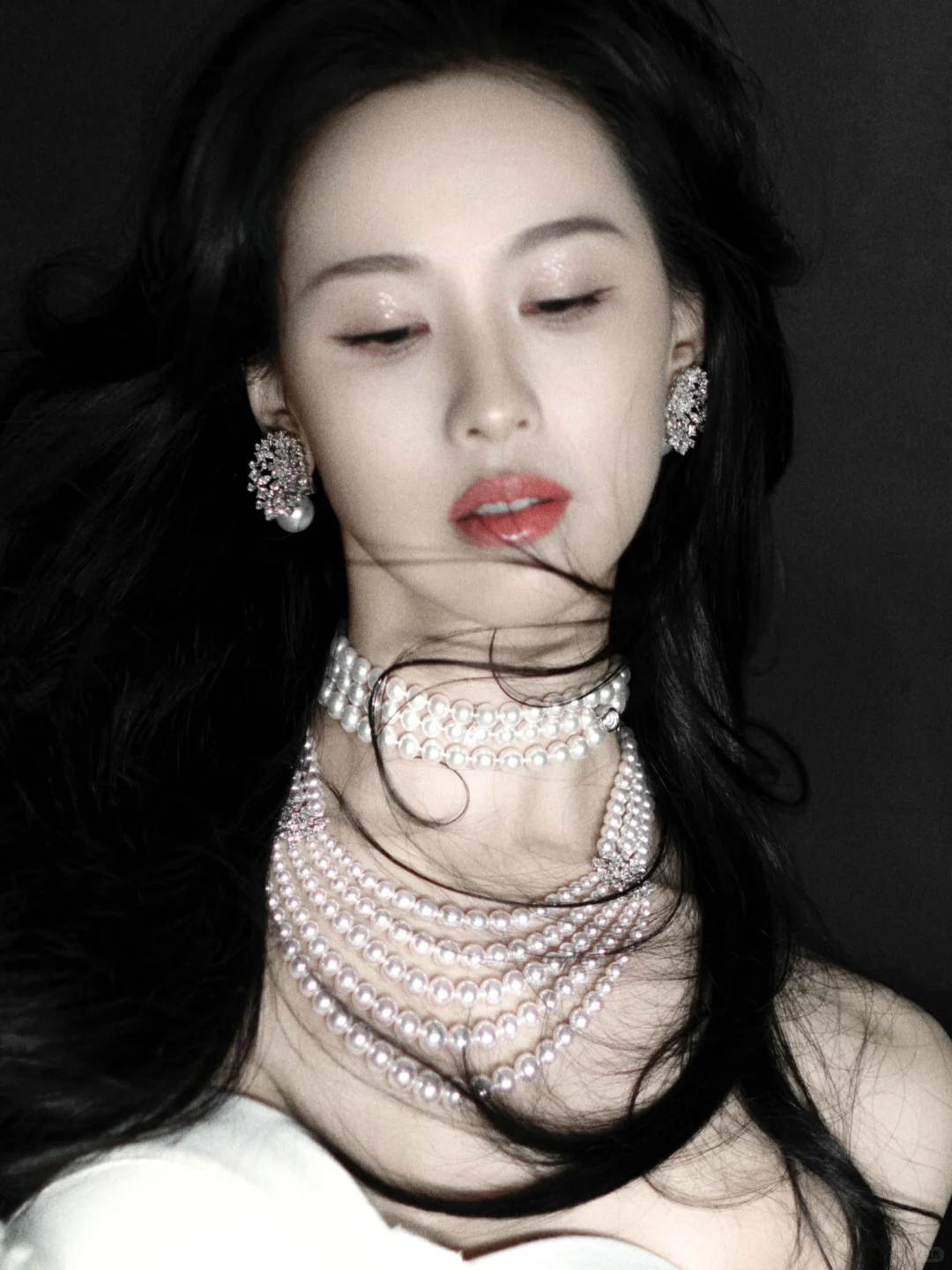 极致黑白☯︎|明似珠玉 , 暗藏锋芒