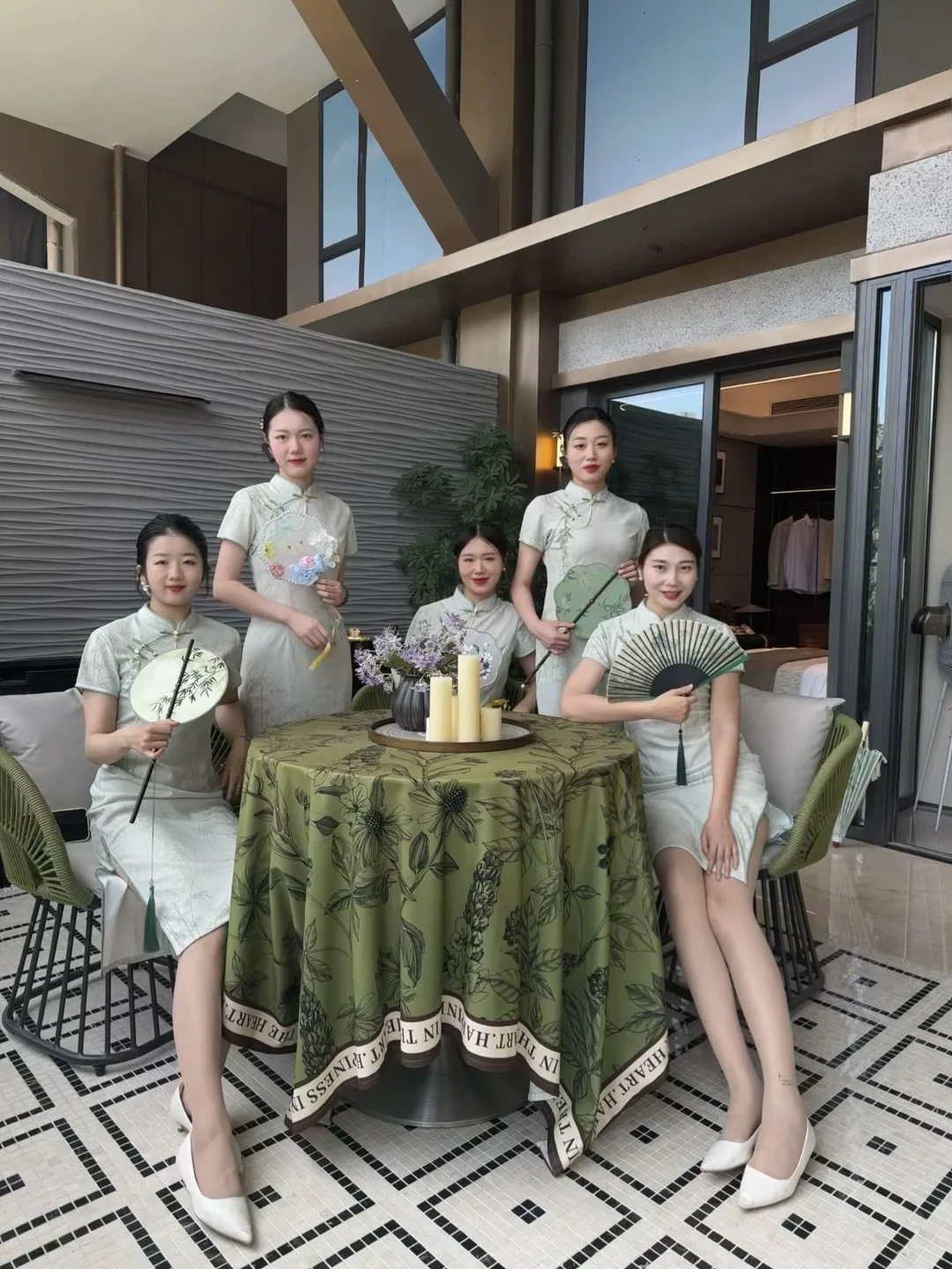 案场客服小姐姐的日常穿搭，谁是你的理想型