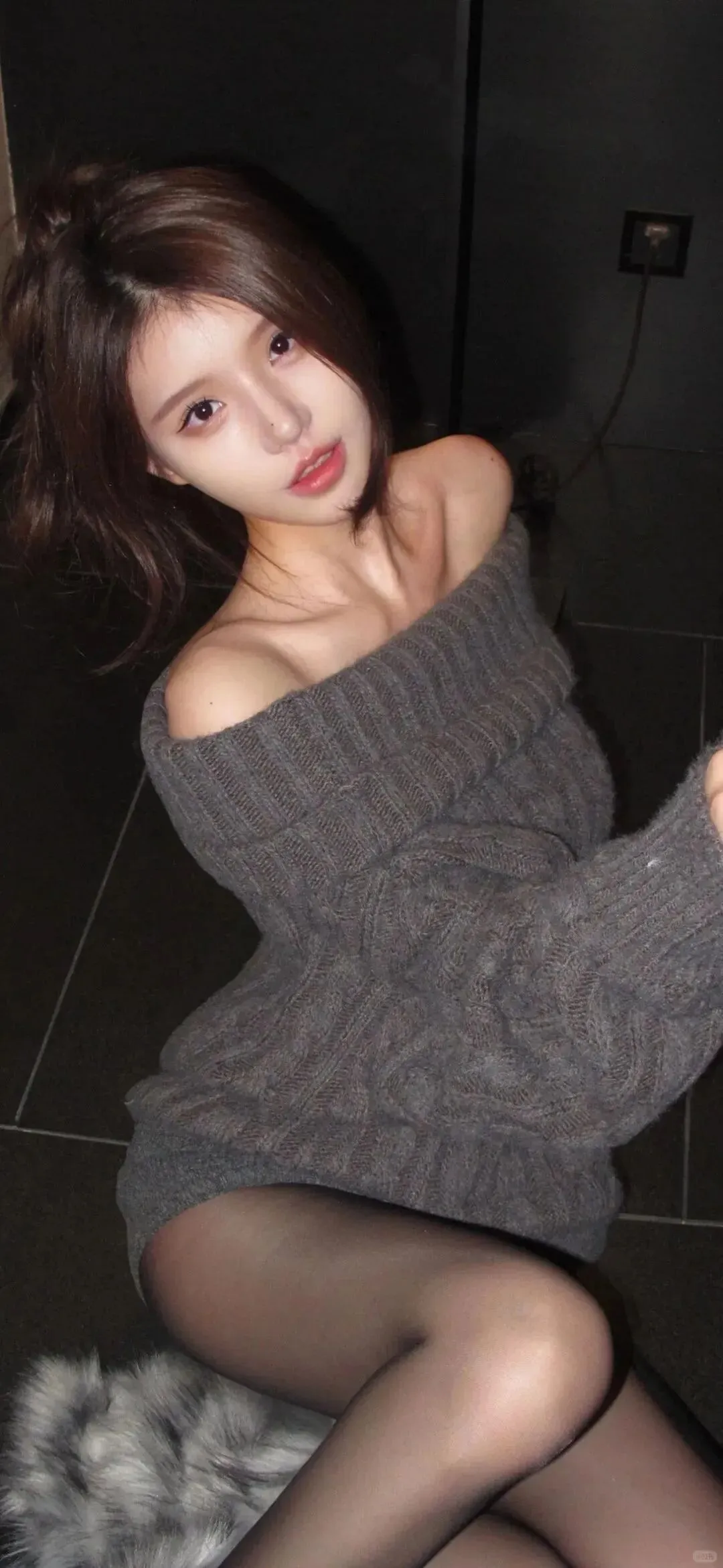 SHARE，18张氛围感美女壁纸合集