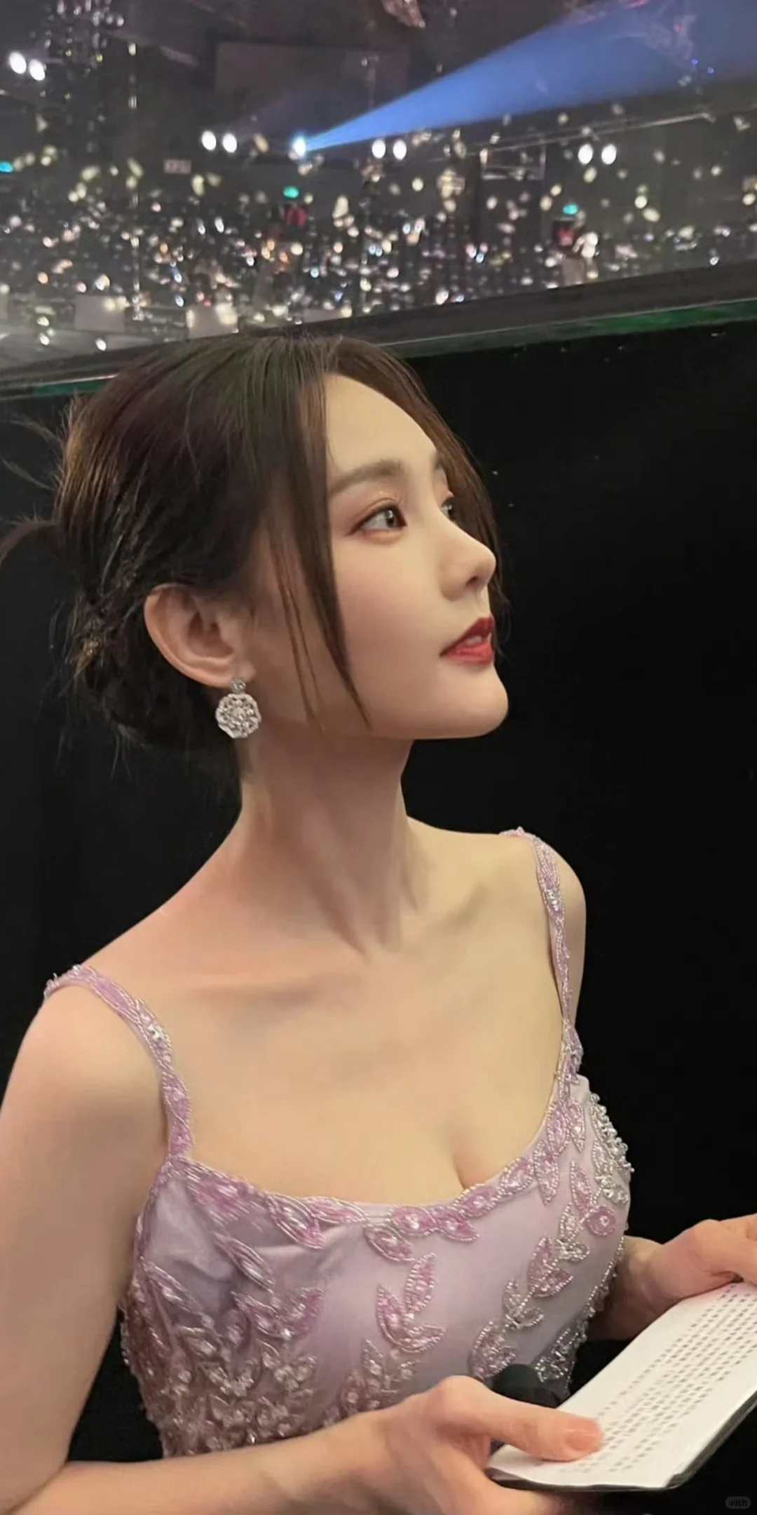 李一桐｜香芋色吊带裙，柔美怡人