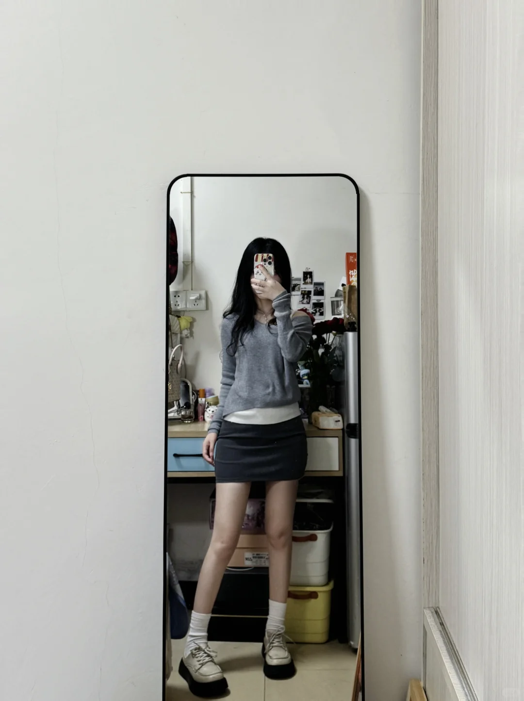 2选1！灰露肩上衣搭包臀裙还是百褶裙更好看