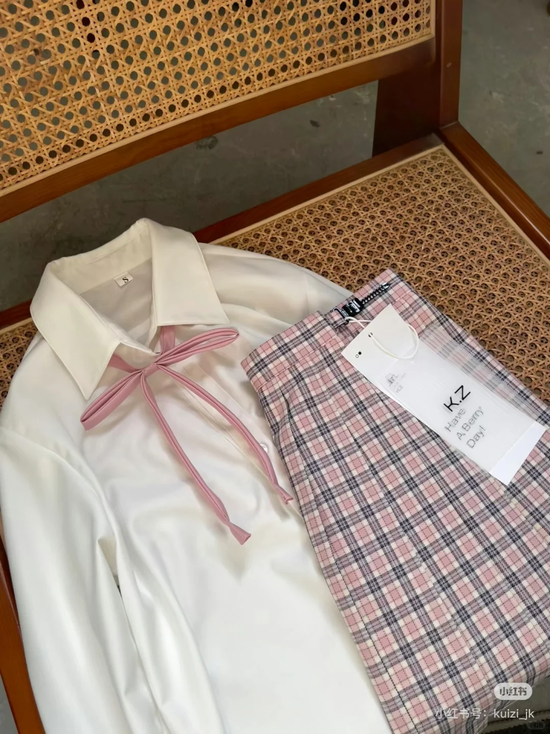 浅浅真的很漂亮，很粉嫩，收到快递很有分量，