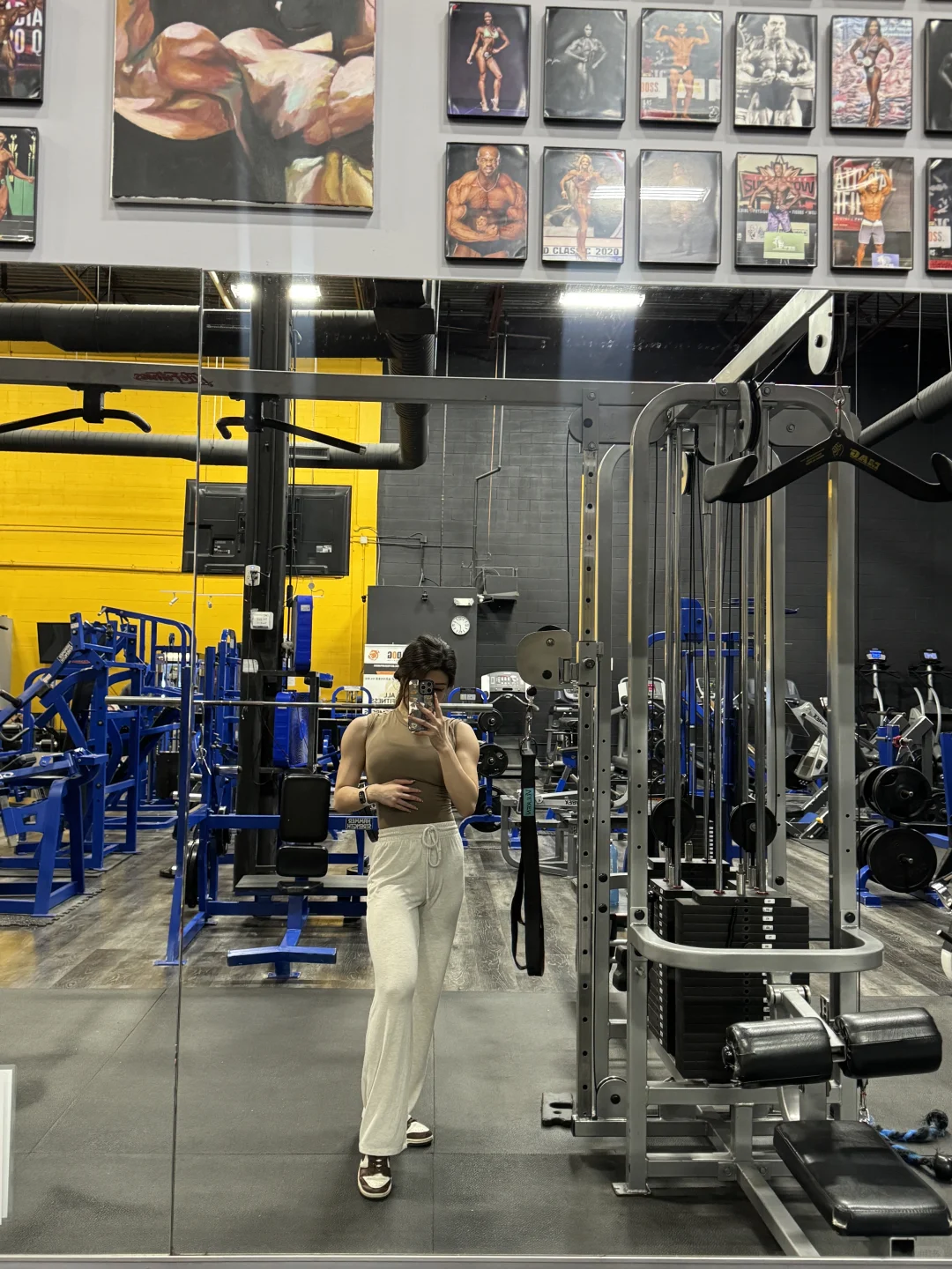 🇨🇦左滑看肌肉女穿正装系列