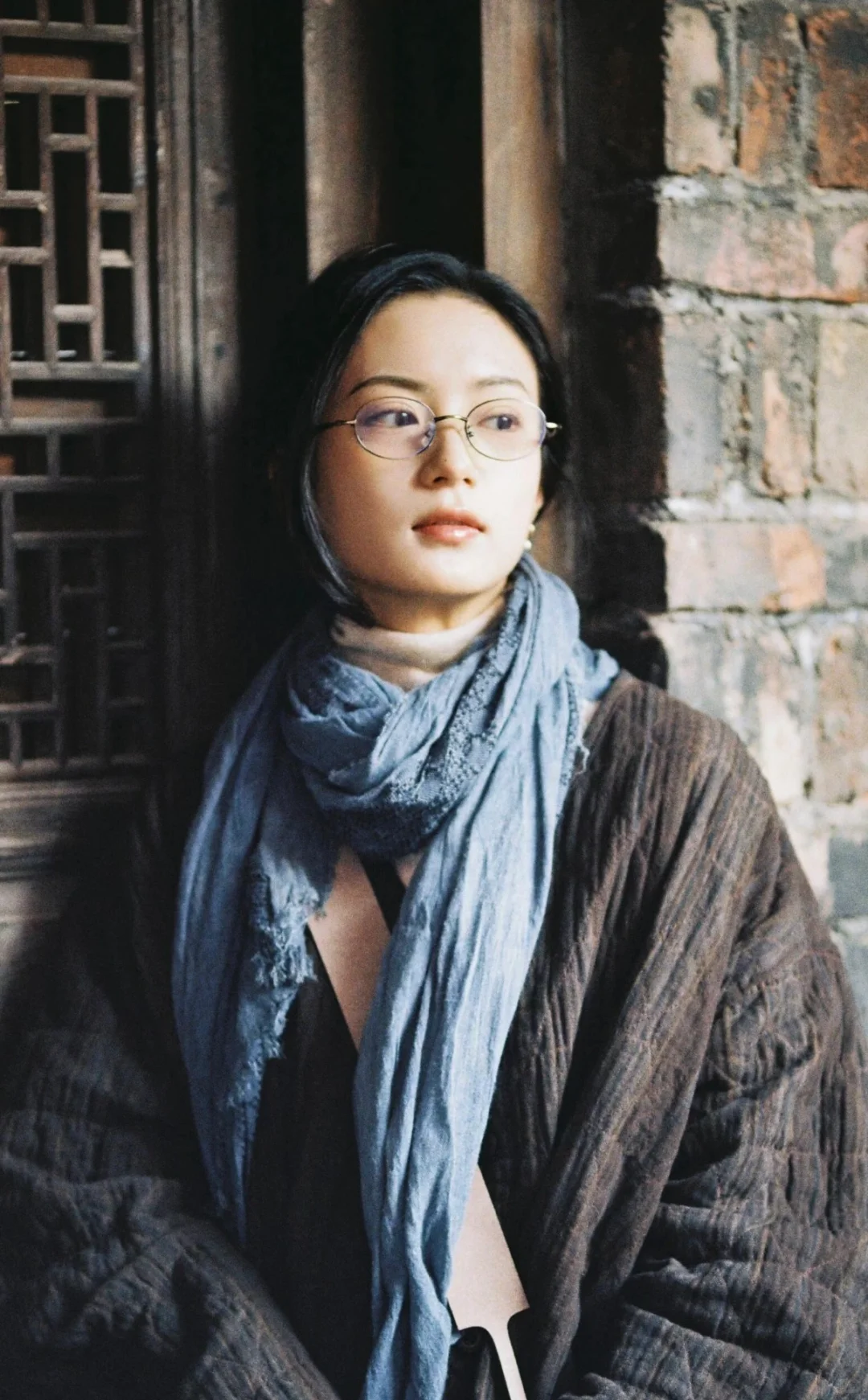 听老家人说县里面来了好几位女明星