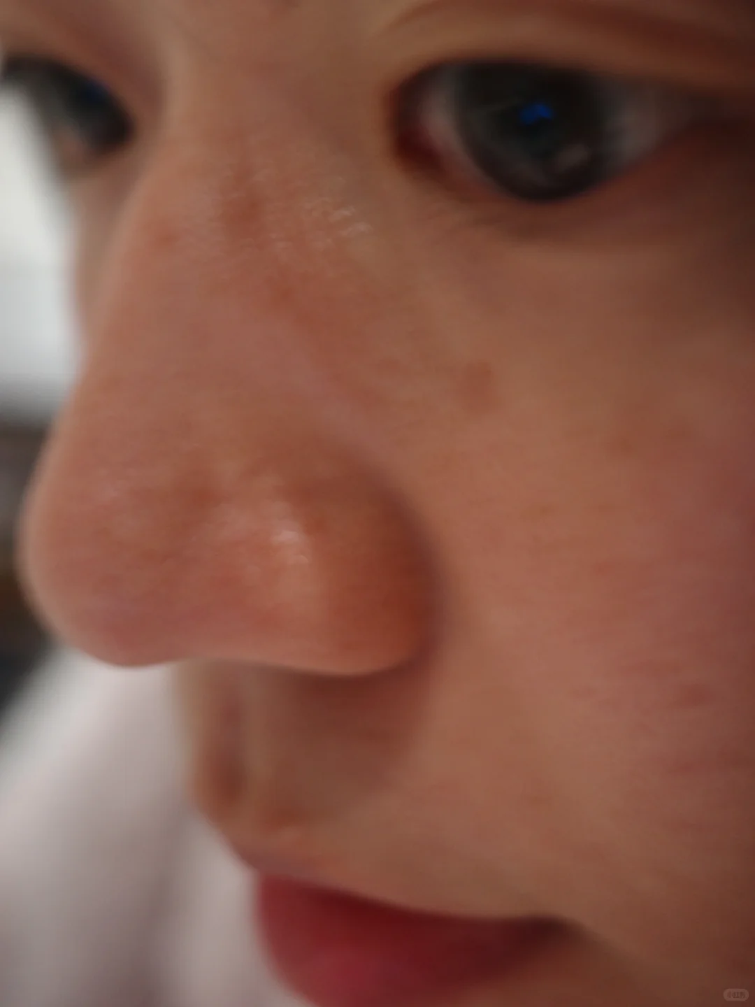 喜欢雀斑、牙套、自然卷、粗壮的小腿。