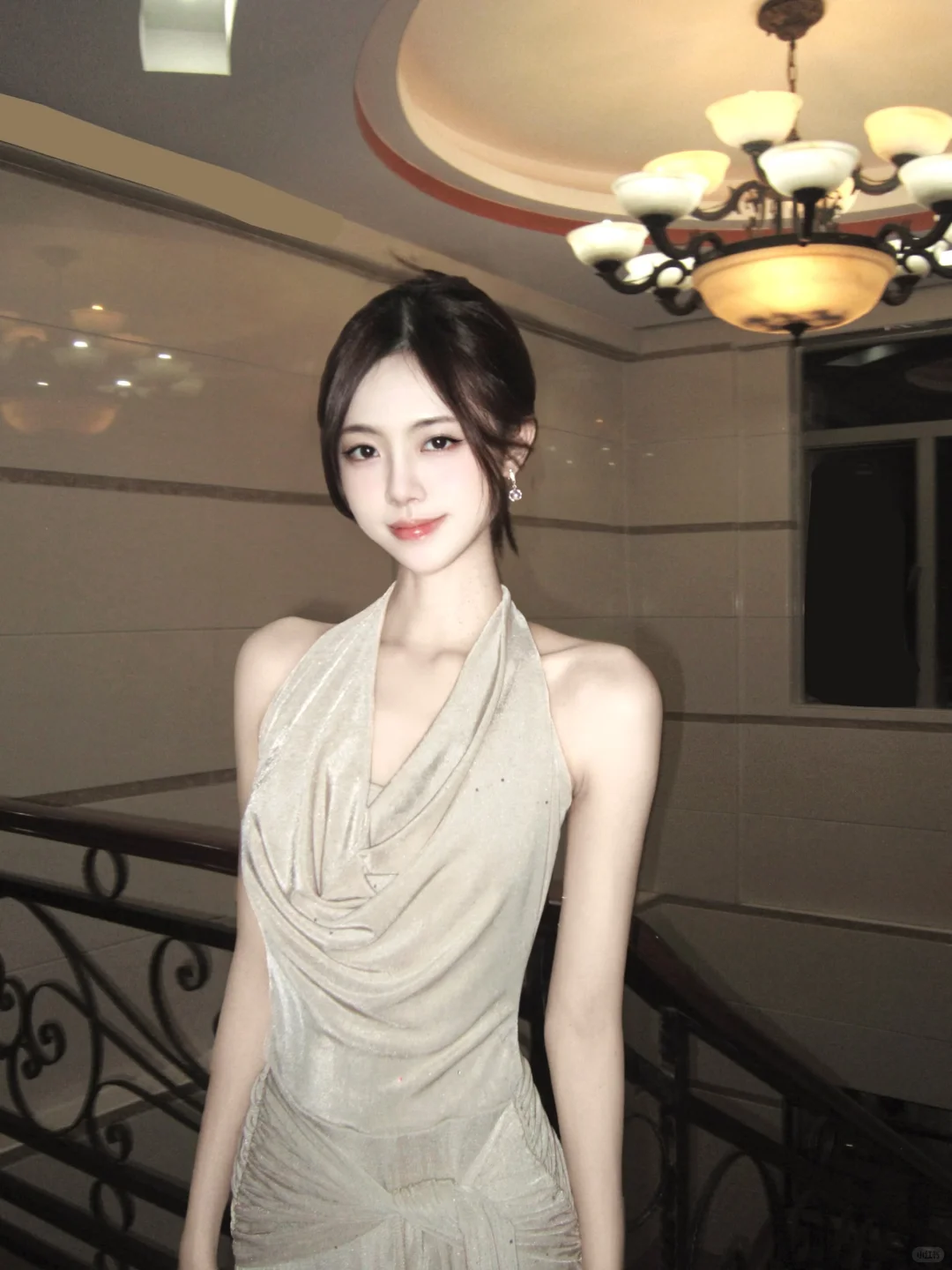 那条穿上身材很好又显贵的美丽裙子