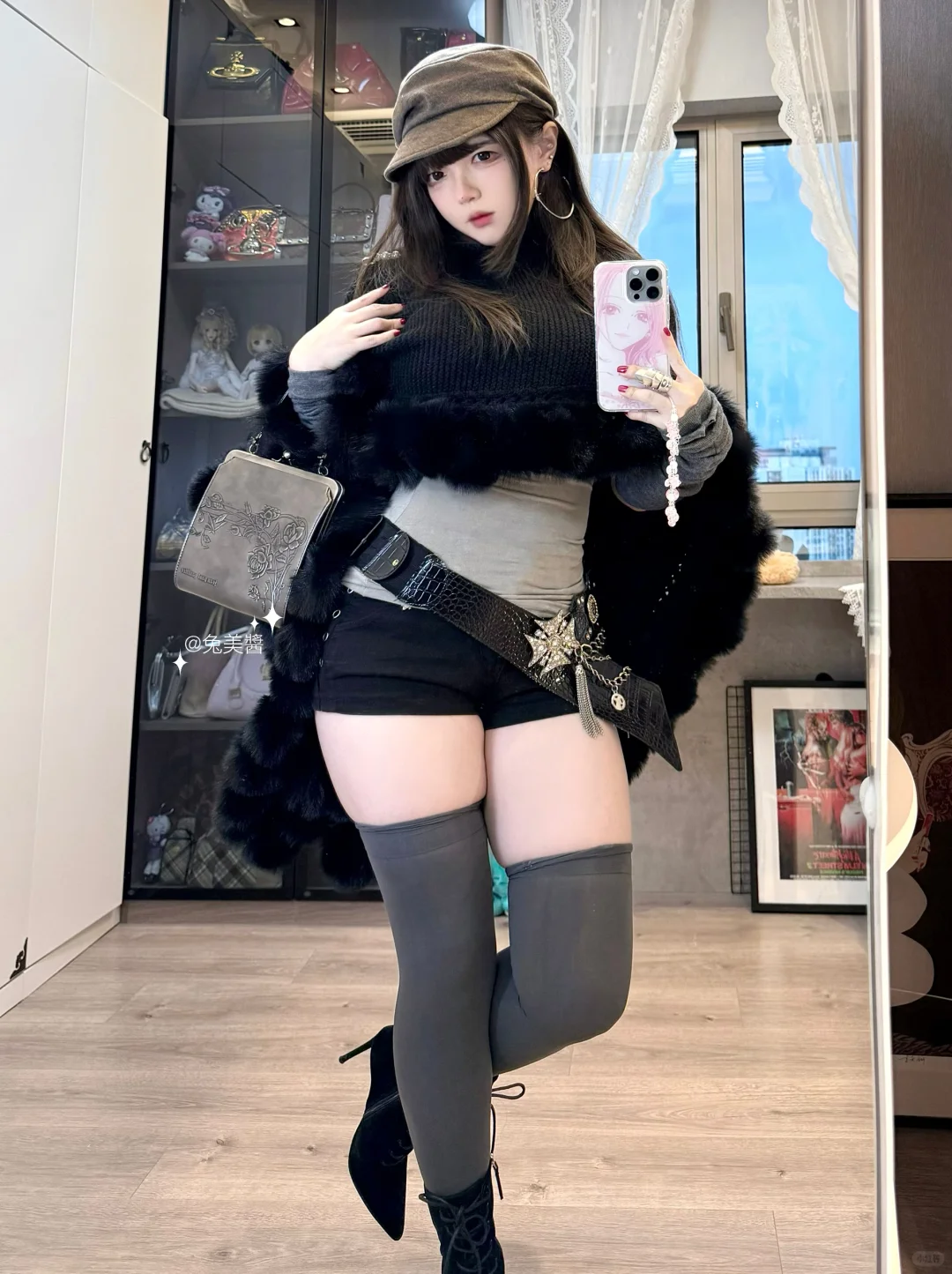 古早辣妹🖤⋆好喜欢我的酒杯腿！