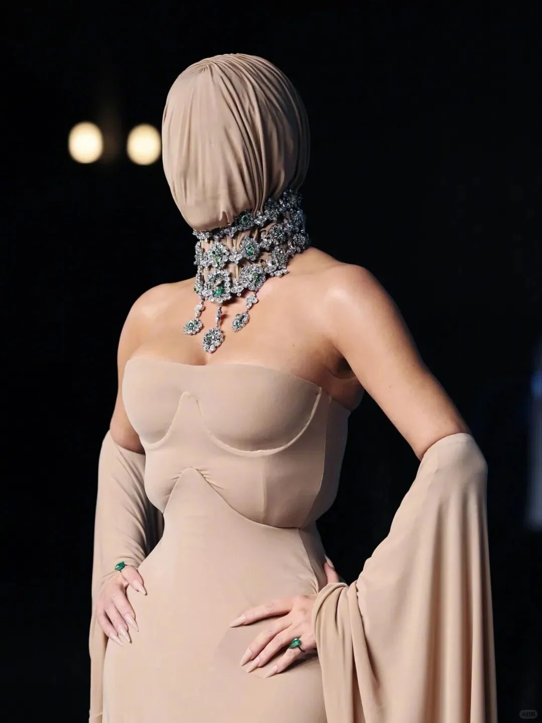 卡戴珊家的女人果然很炸裂 身材和状态都炸