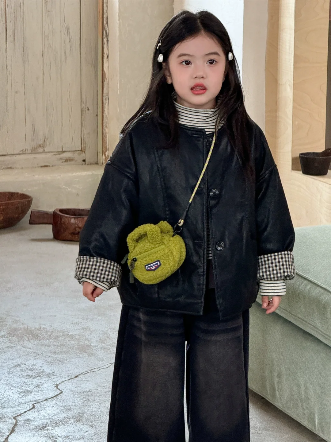 秋冬季新款女童加绒加厚皮衣来了