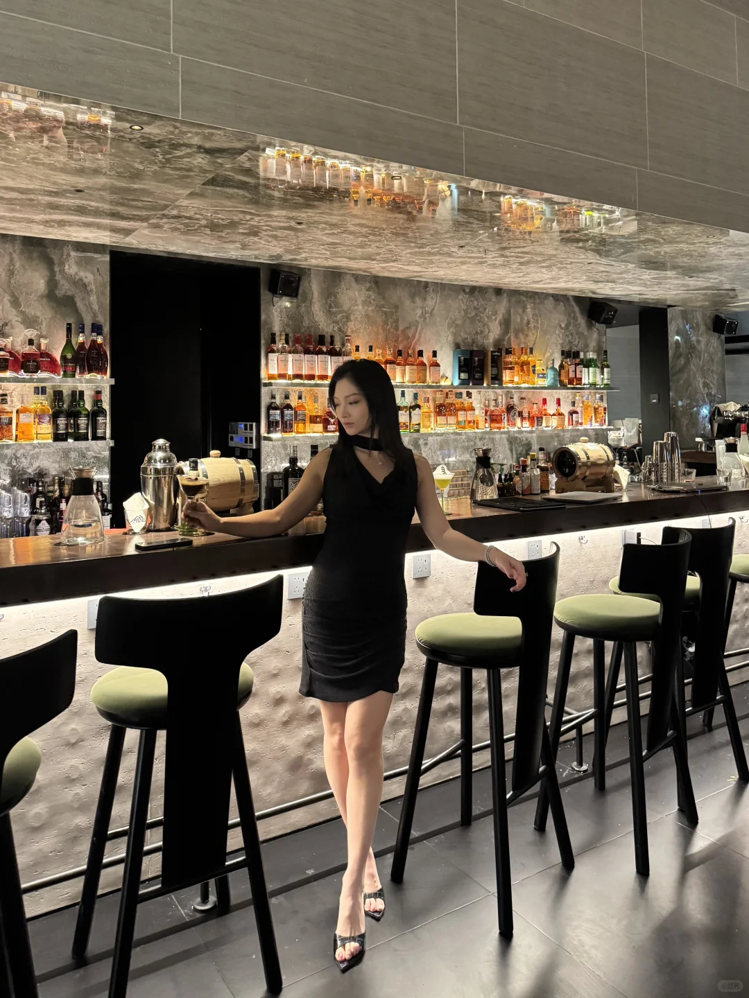 姐感甜御风的少妇