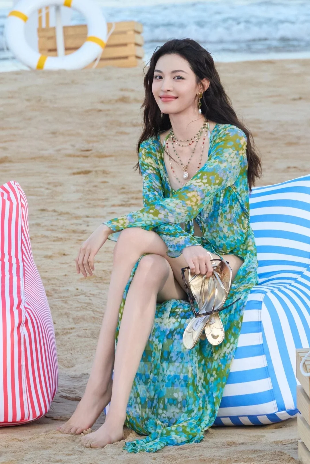 钟楚曦大走性感风，没完没了“秀身材”