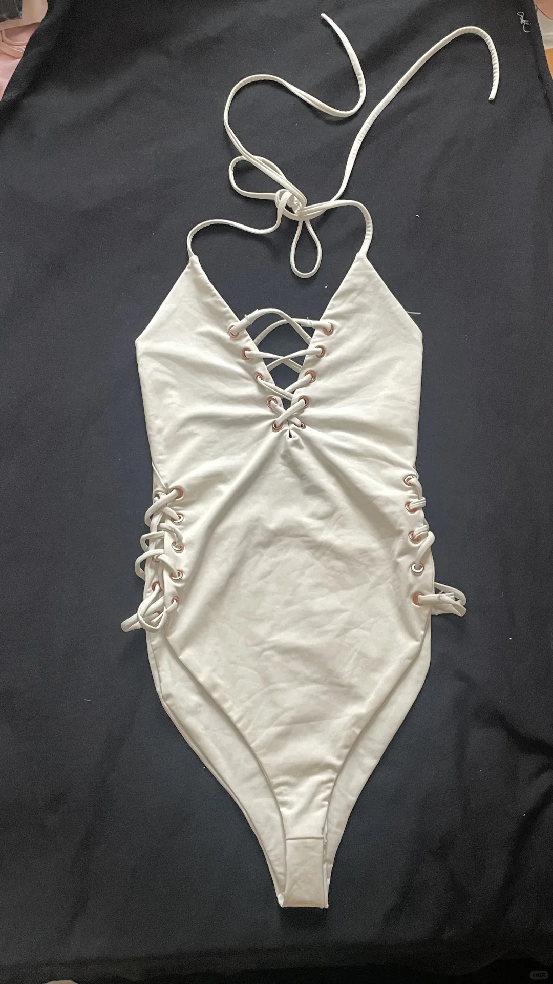 女大学生毕业了 一件不留